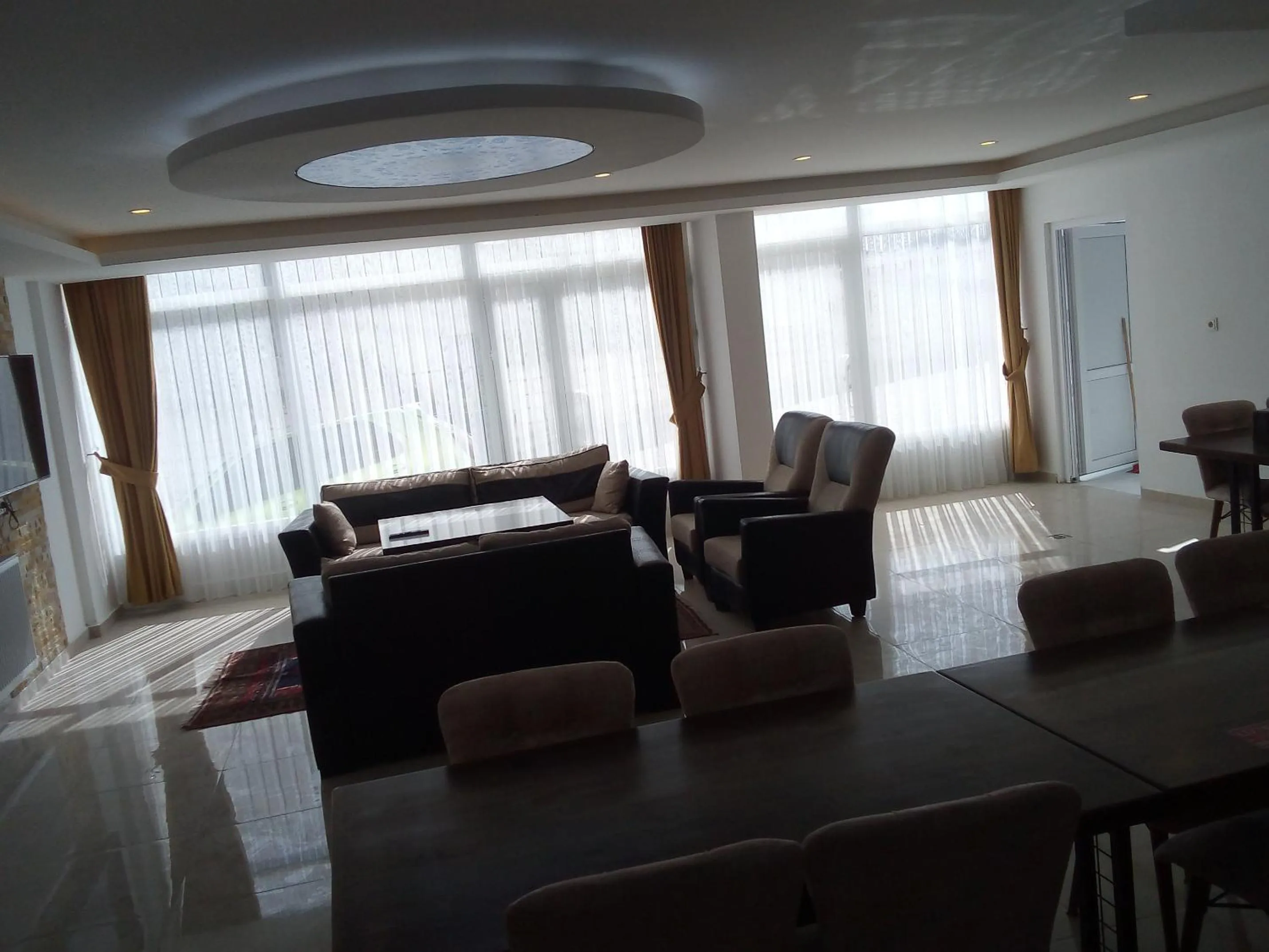 Restaurant/places to eat in Asmir Suites Hotel