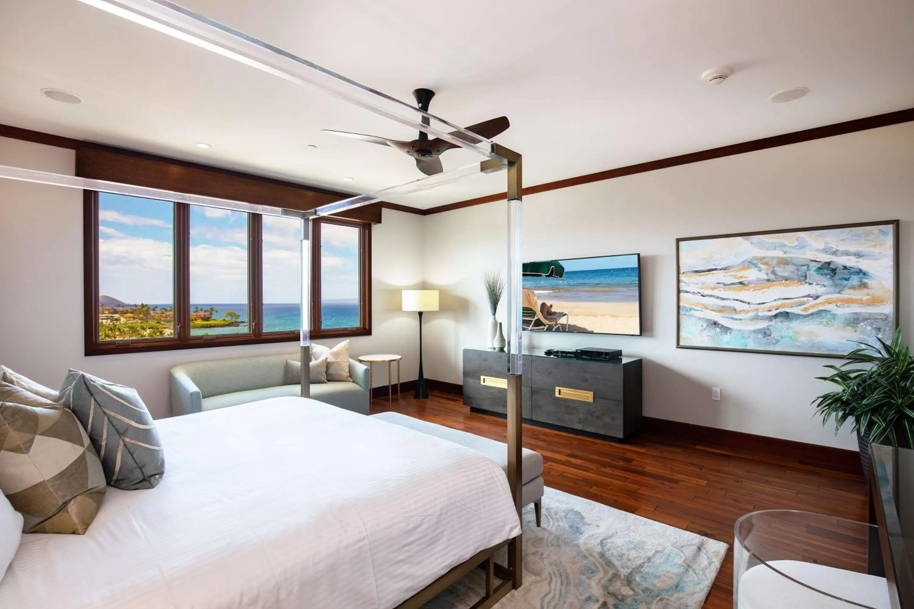 Photo of the whole room, Bed in Wailea Beach Villas