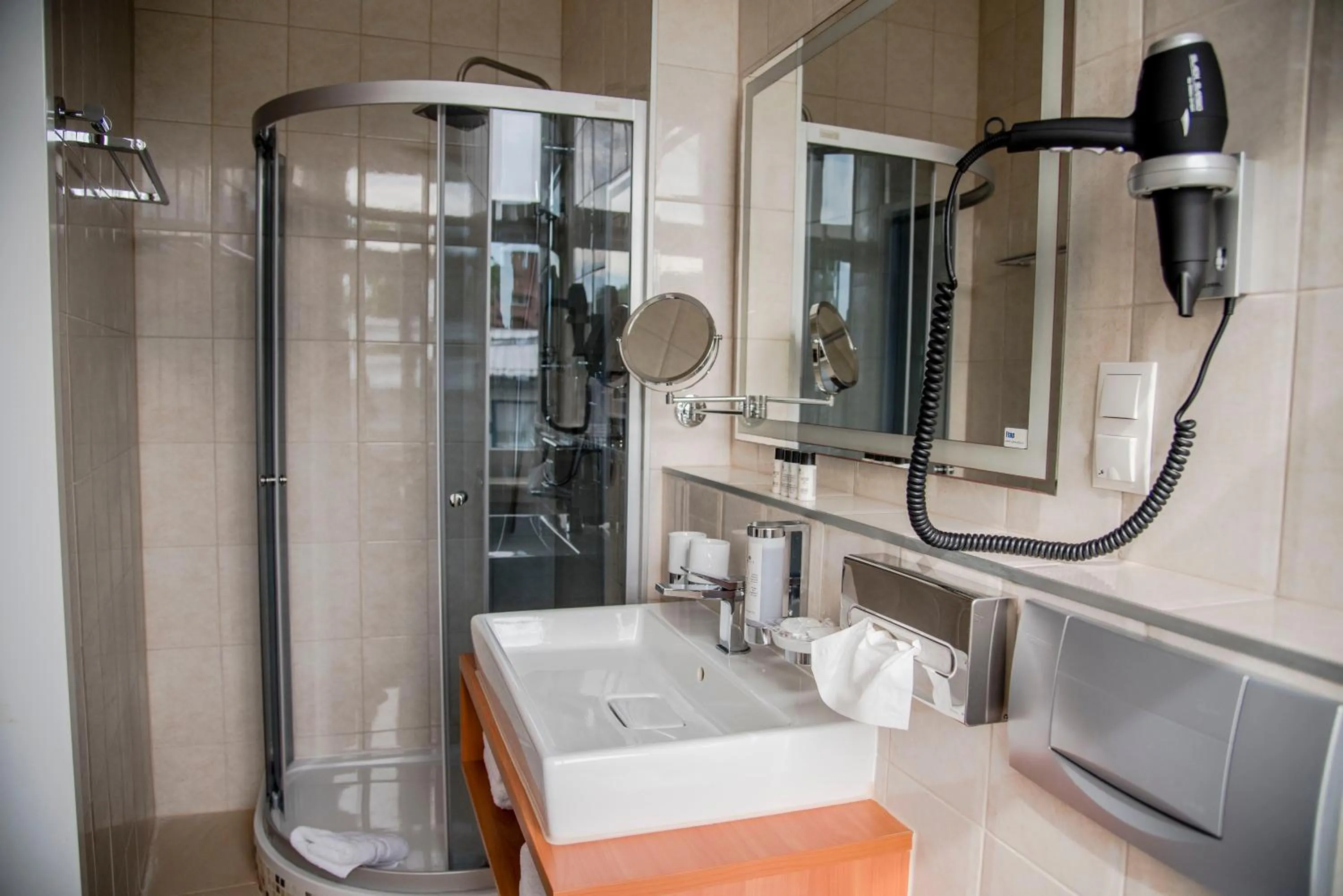 Shower in Hotel Villa Elsa