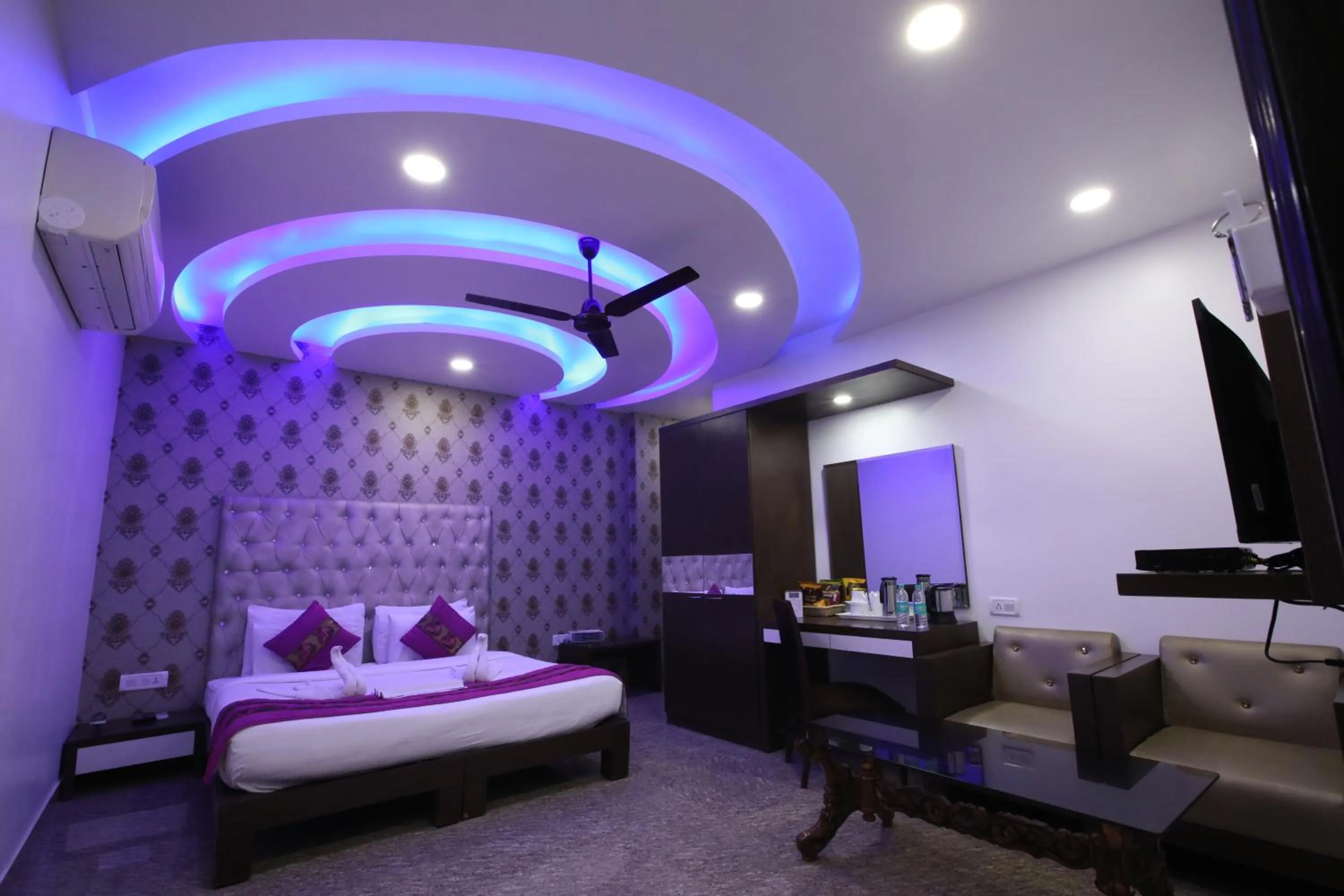 Bathroom, Bed in HOTEL SURYA INTERNATIONAL