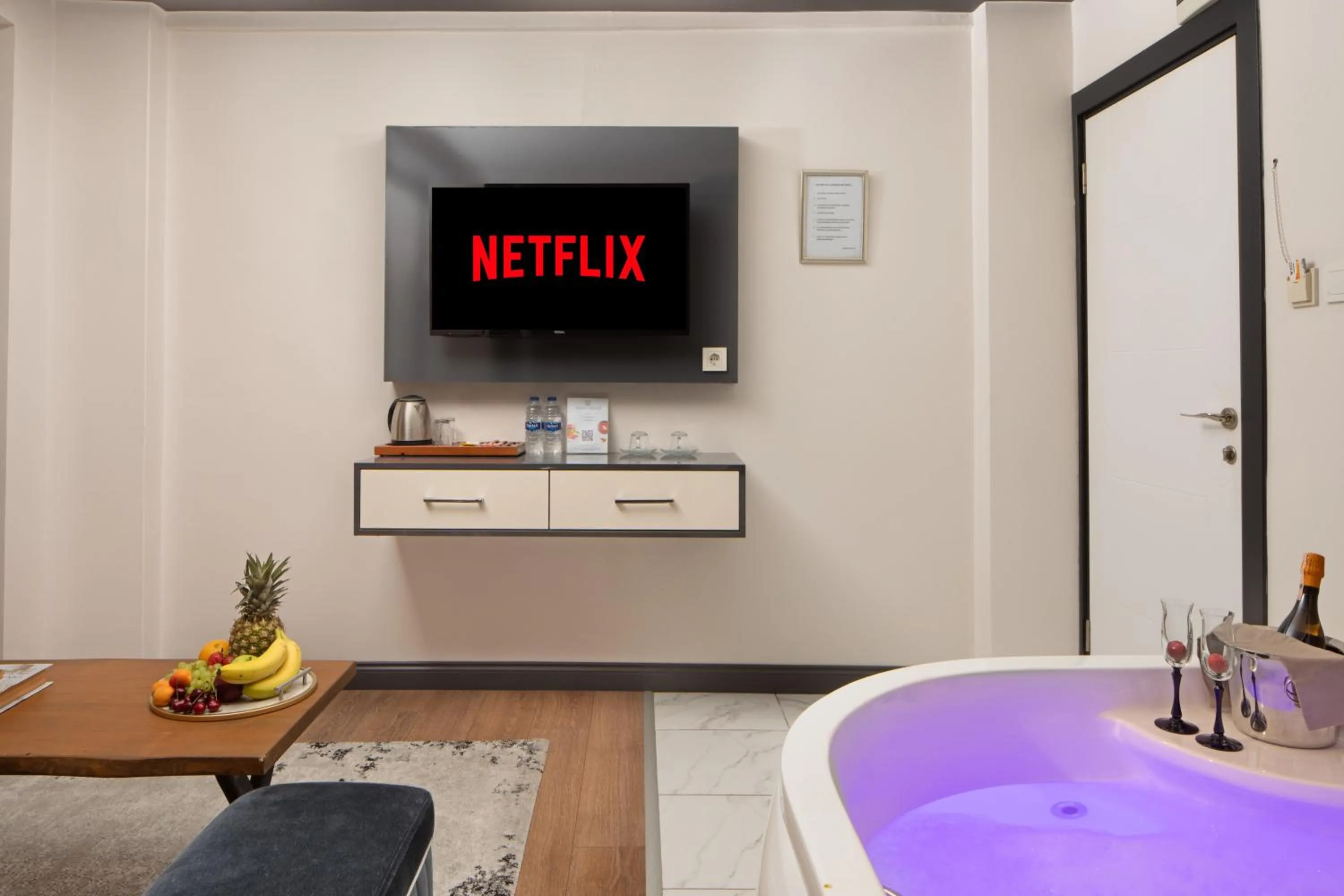 Hot Tub in Bakırköy Zeugma Suit Otel