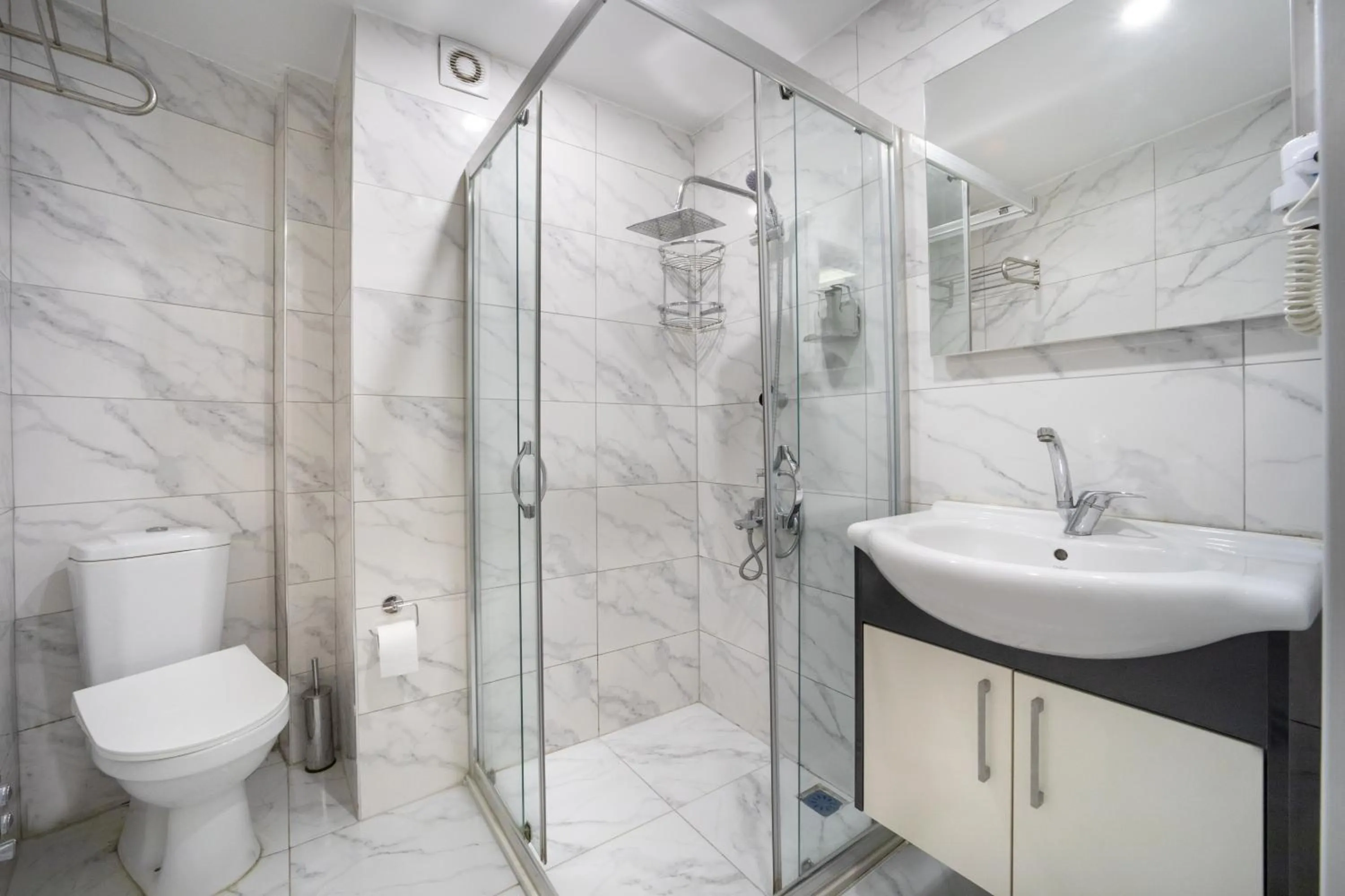 Shower in Bakırköy Zeugma Suit Otel