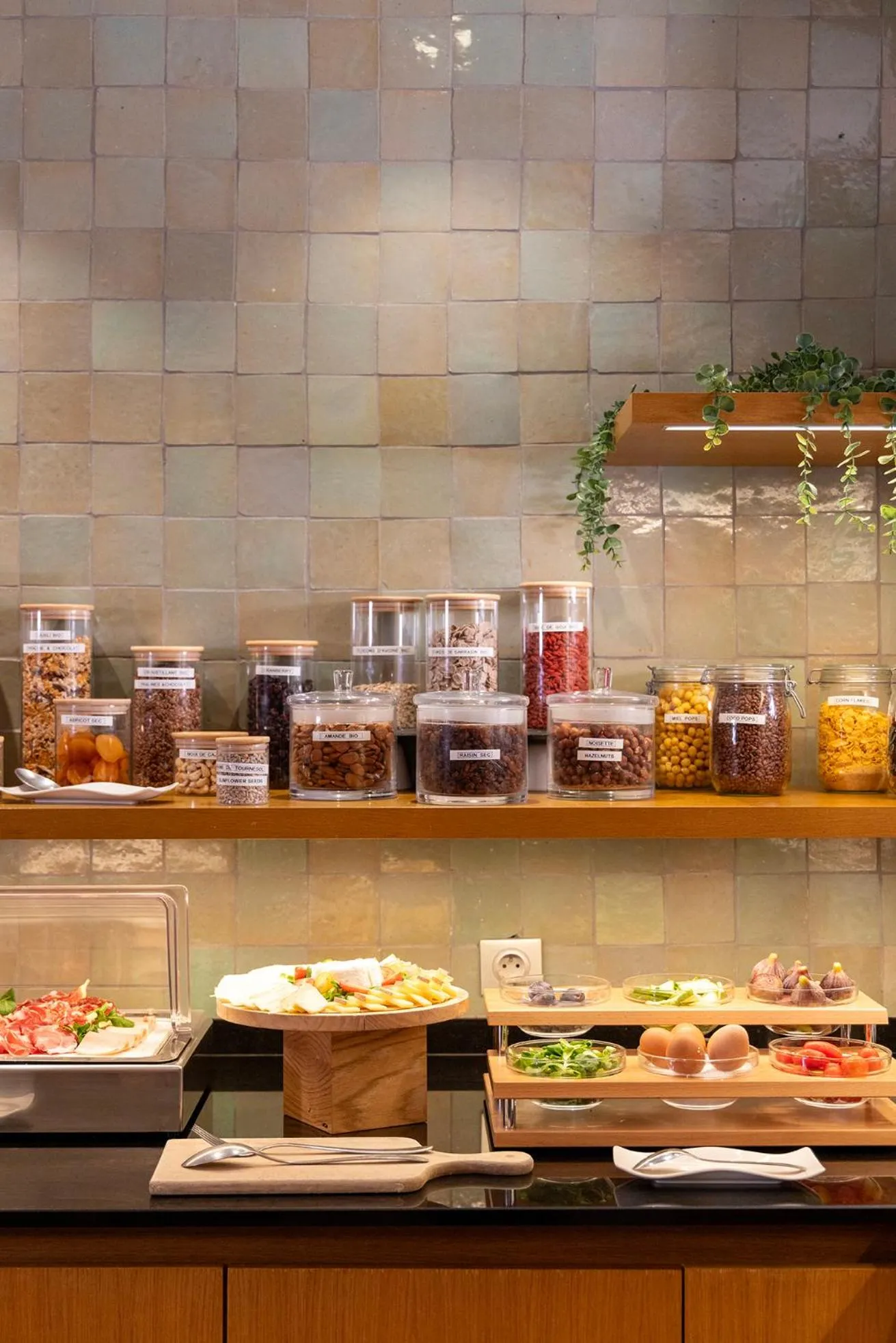 Buffet breakfast in Hotel Le Six