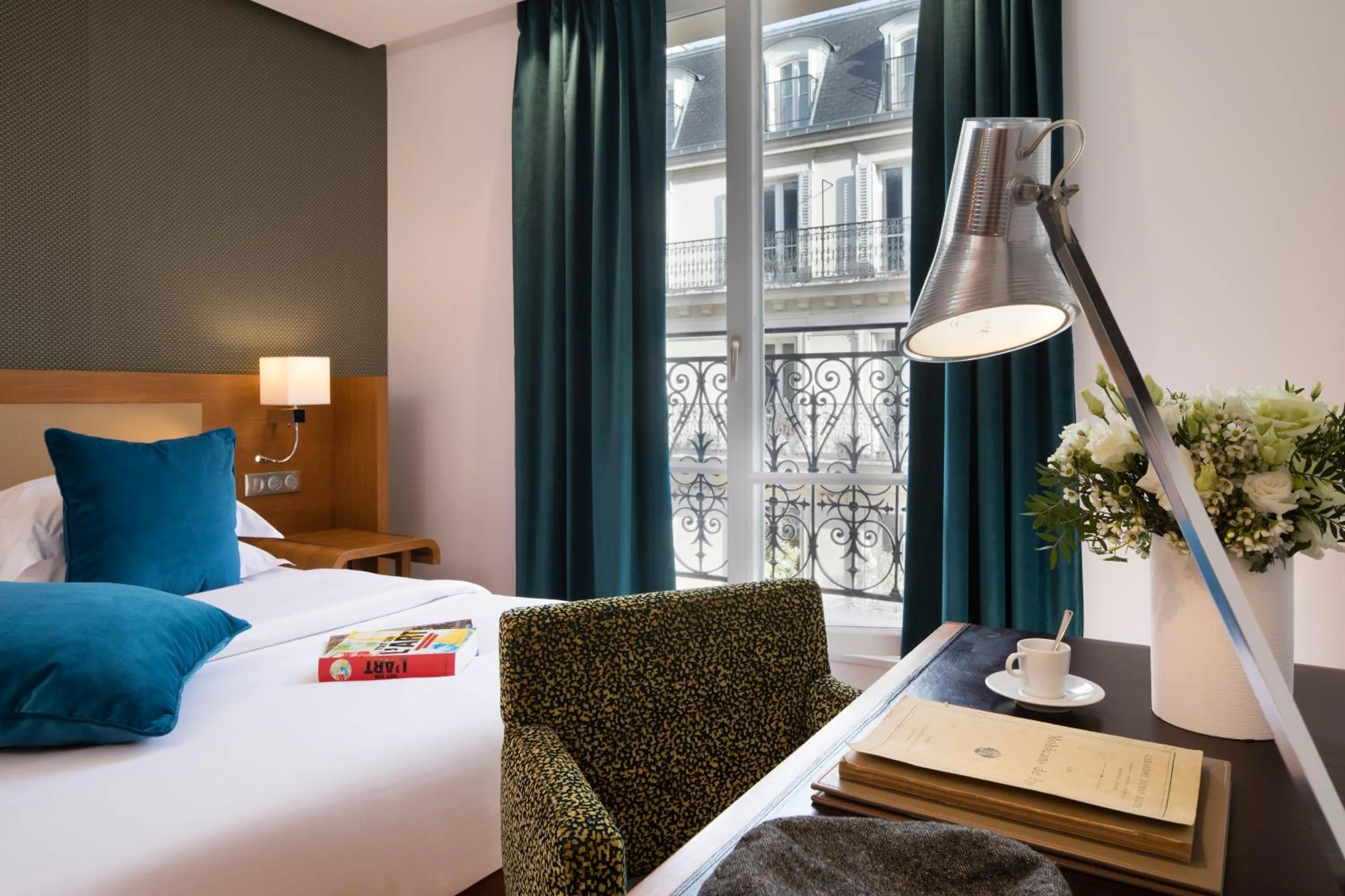 Bedroom, Bed in Hotel Le Six