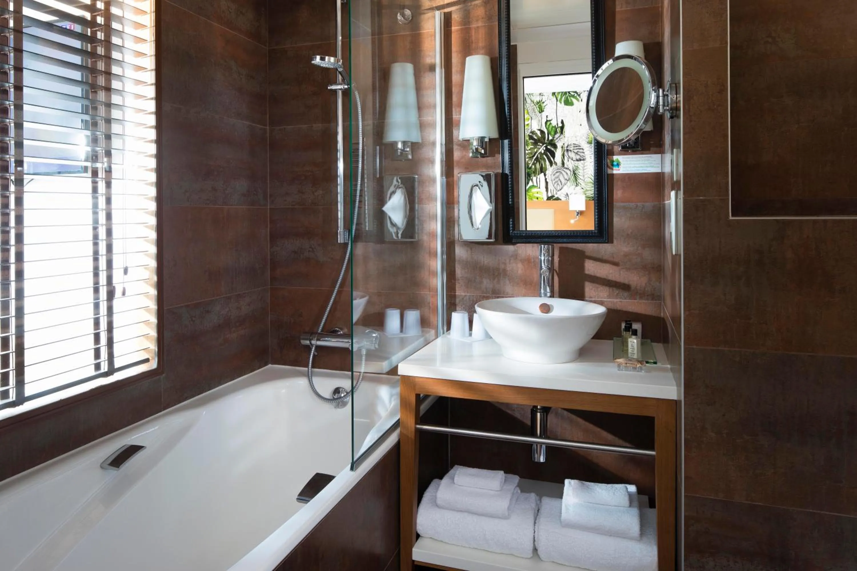 Bathroom in Hotel Le Six