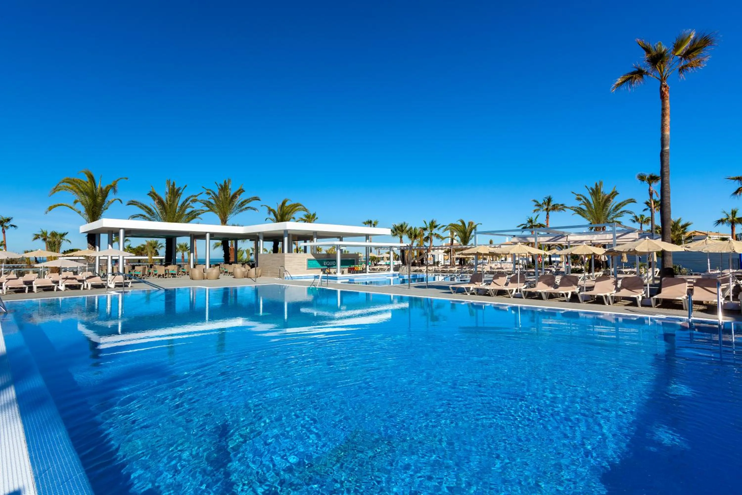 Swimming pool in Hotel Riu Chiclana - All Inclusive