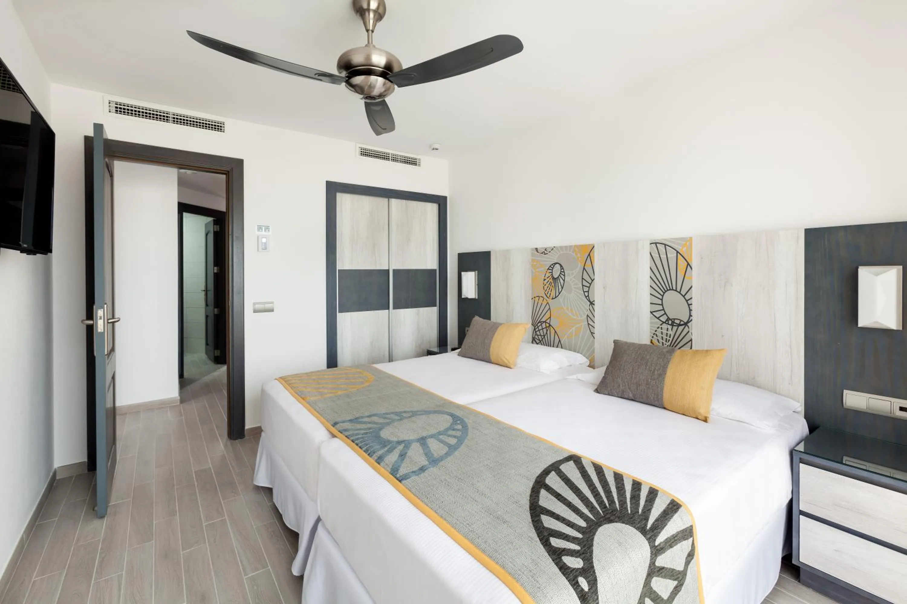 Bed in Hotel Riu Chiclana - All Inclusive