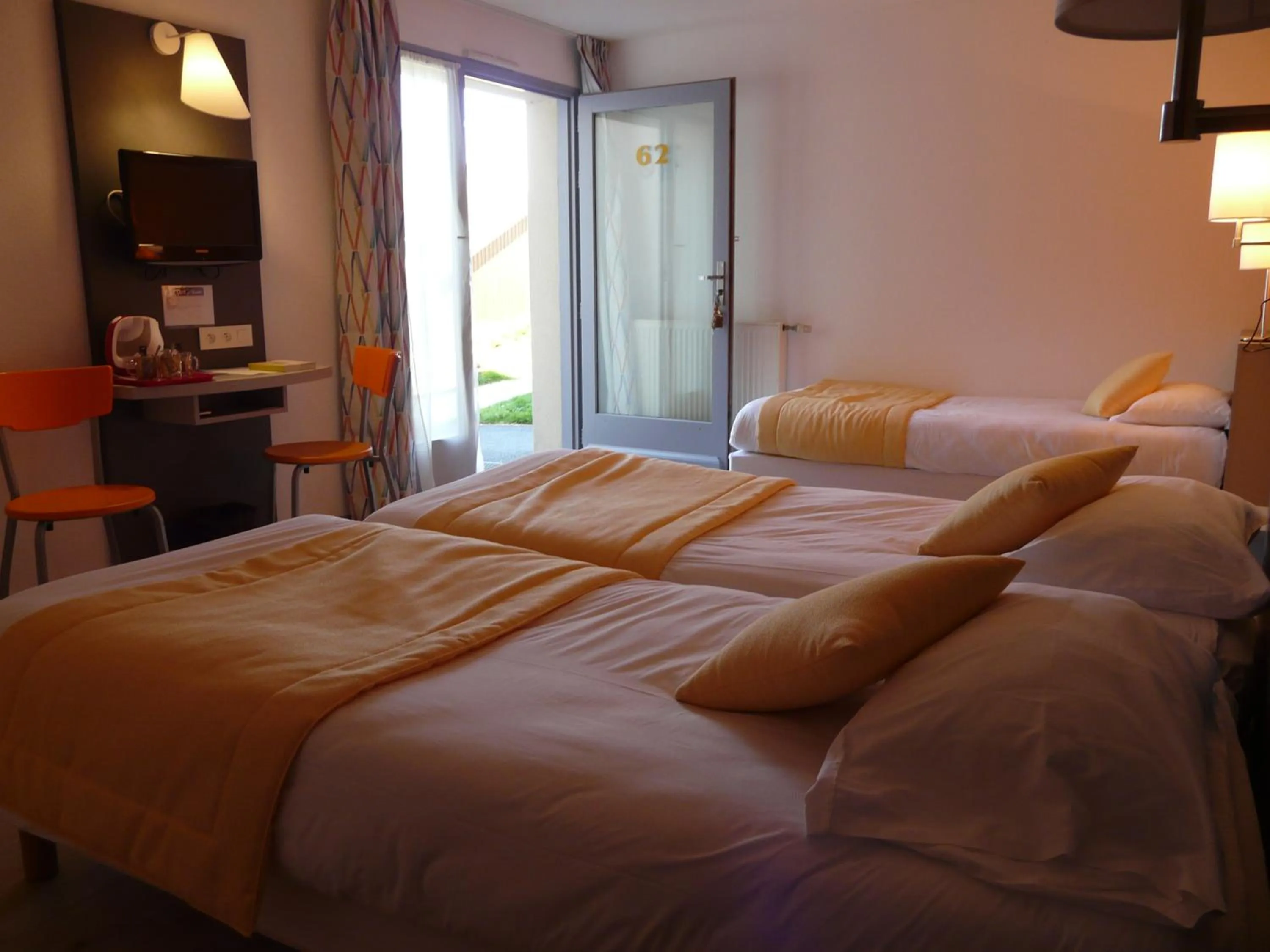 Bed in Hôtel de la baie de Paimpol