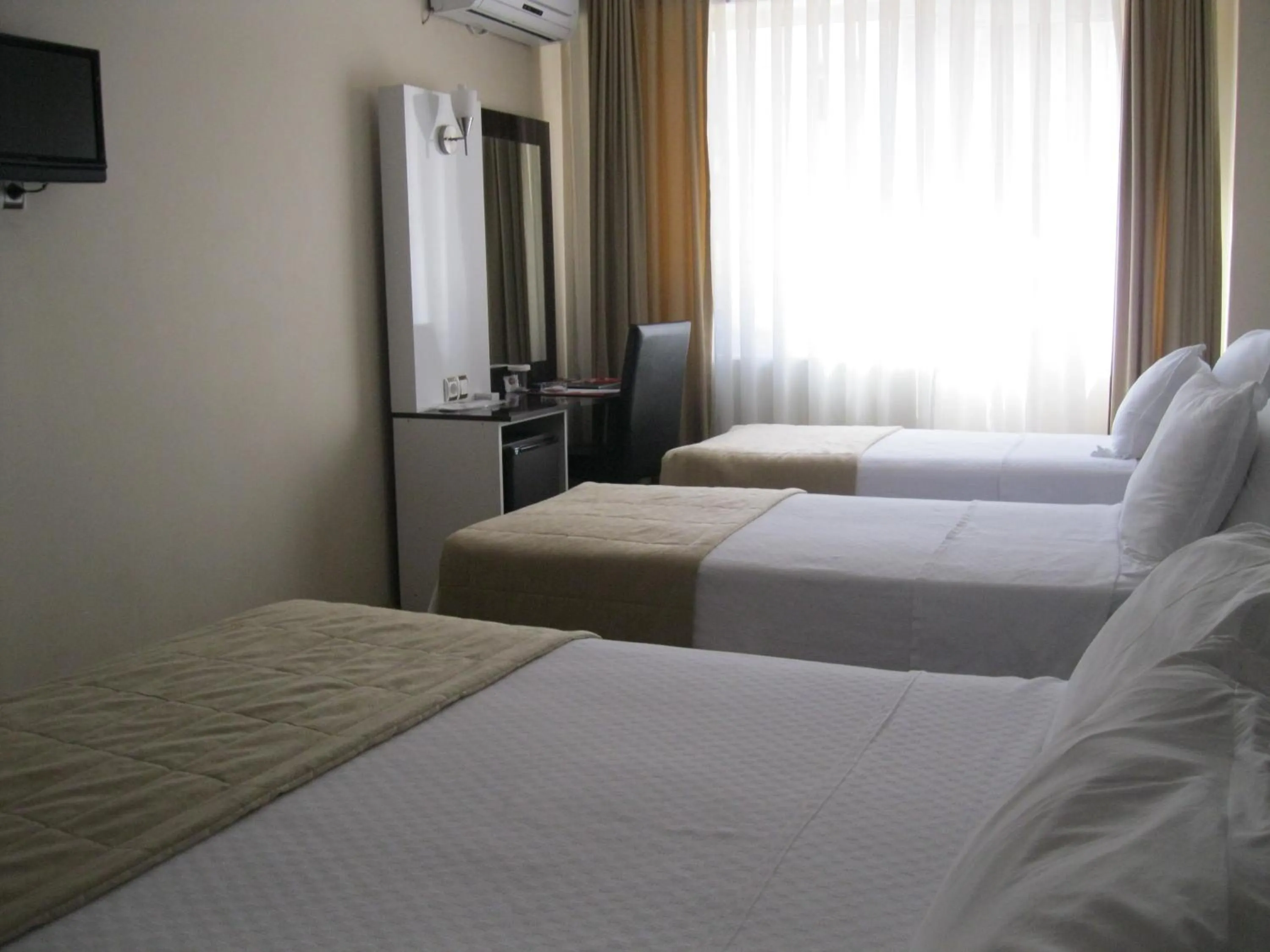 Anya Suit Otel