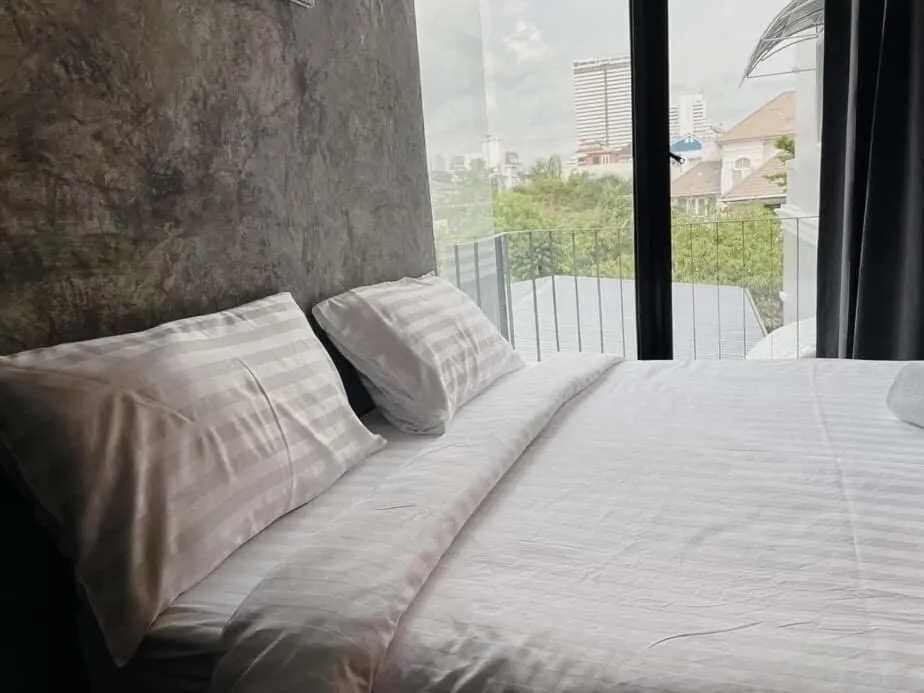 Bed in The LOCAL Ari