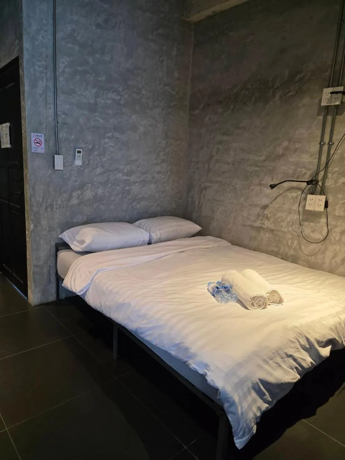 Bed in The LOCAL Ari