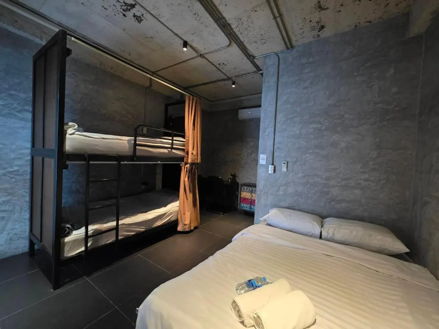 Quadruple Room with Bathroom in The LOCAL Ari Quadruple Room with Bathroom in The LOCAL Ari