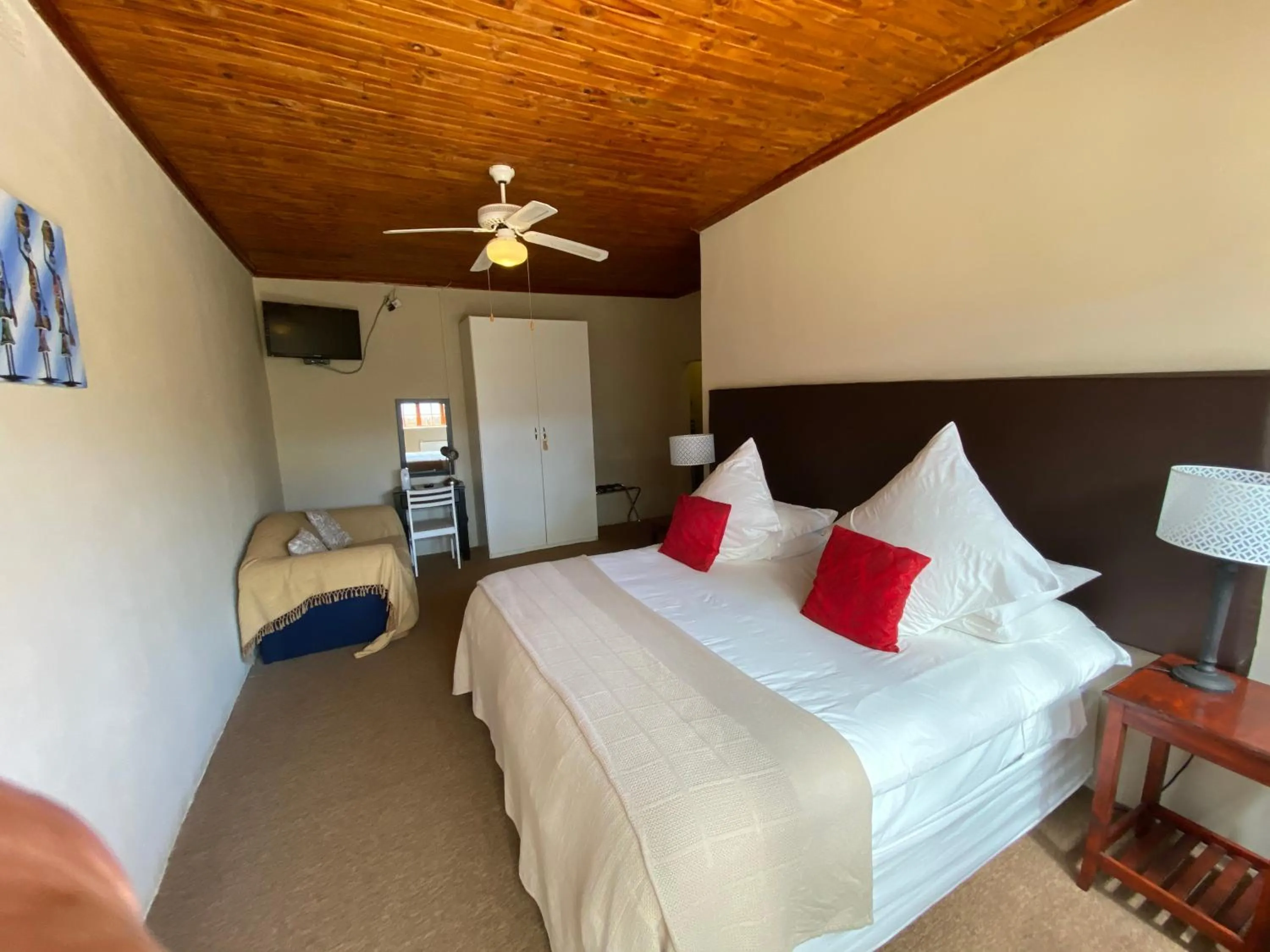 Bedroom, Bed in Lanseria Country Estate