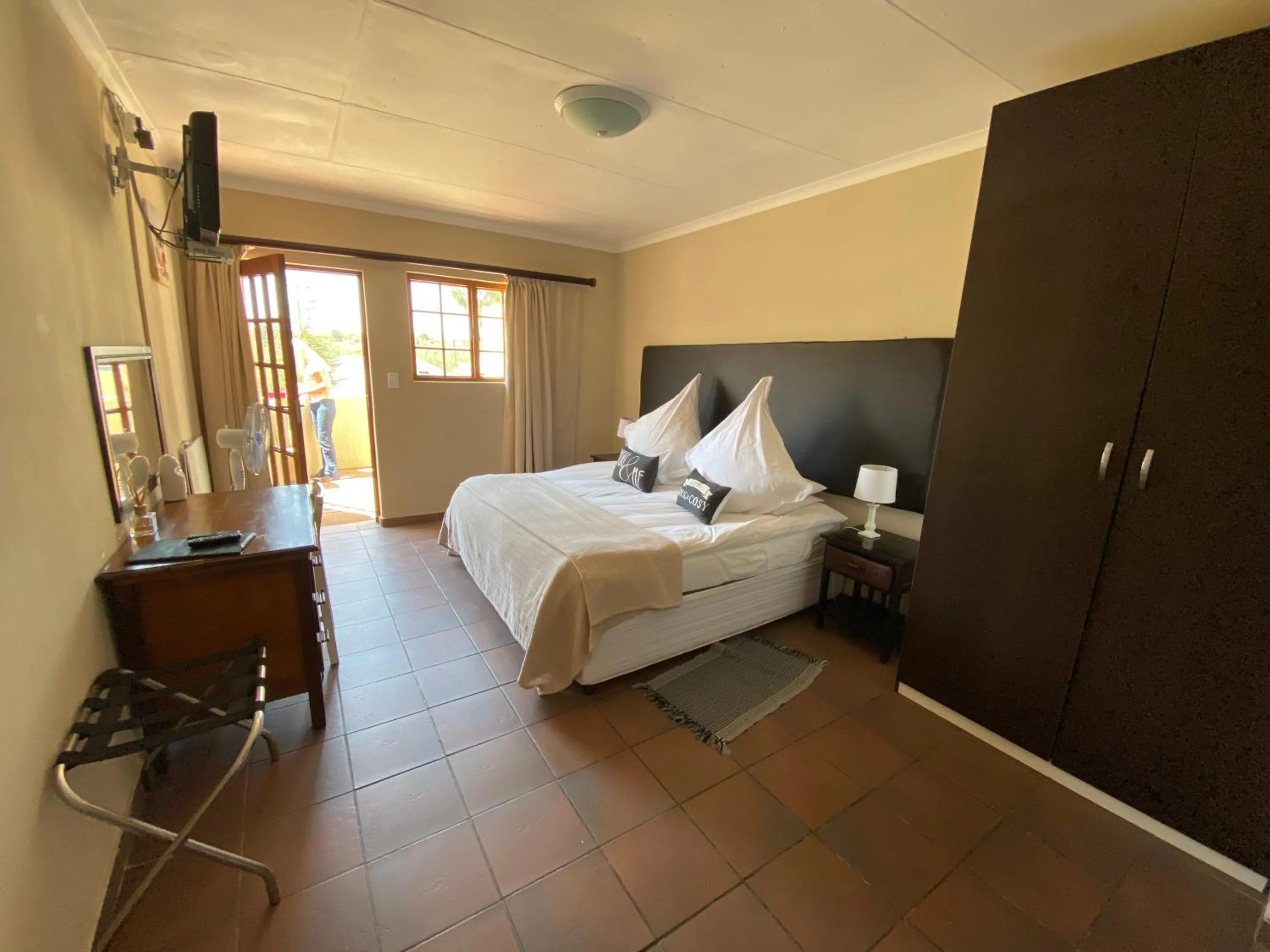 Bedroom, Bed in Lanseria Country Estate