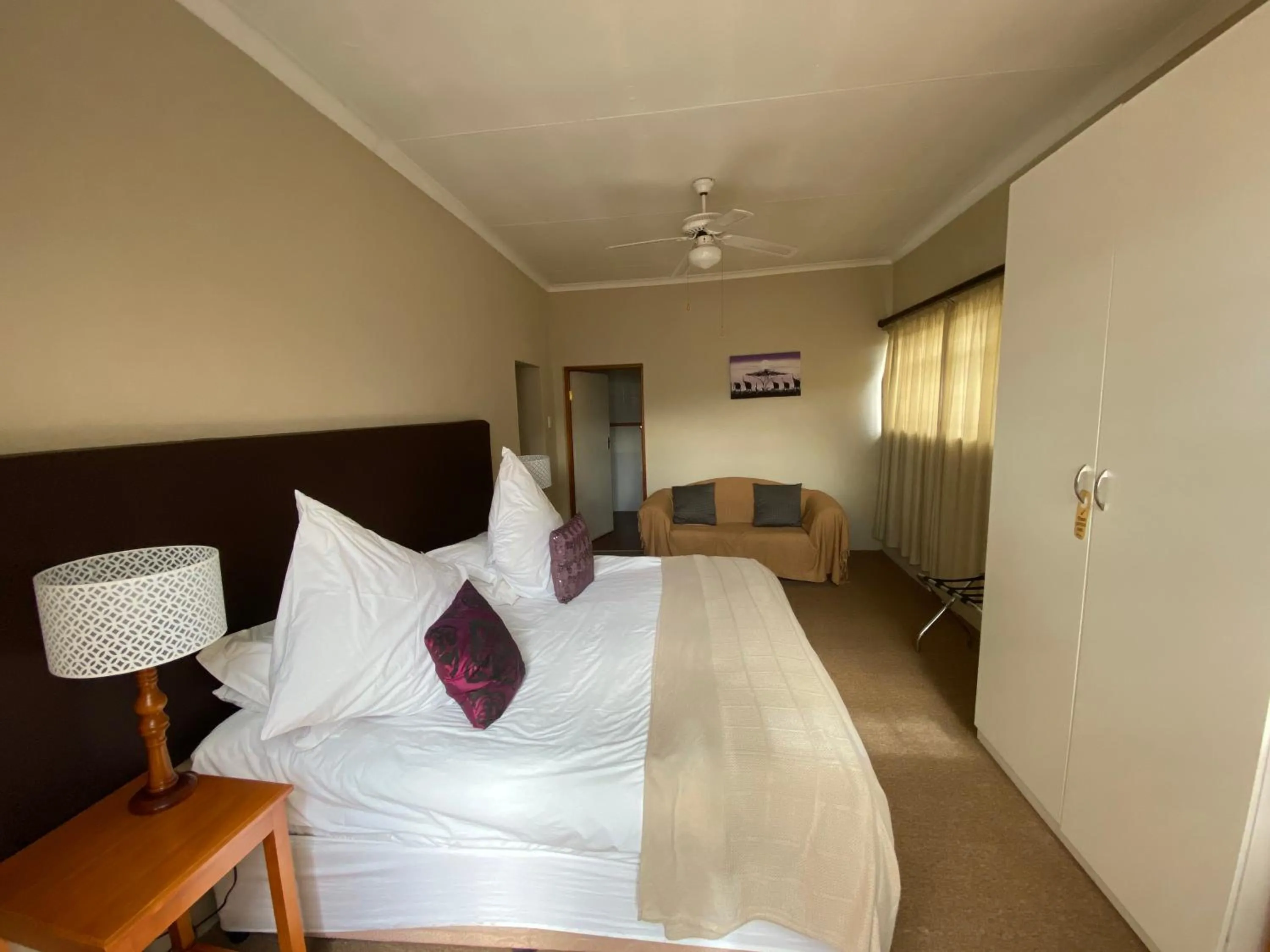 Bedroom, Bed in Lanseria Country Estate
