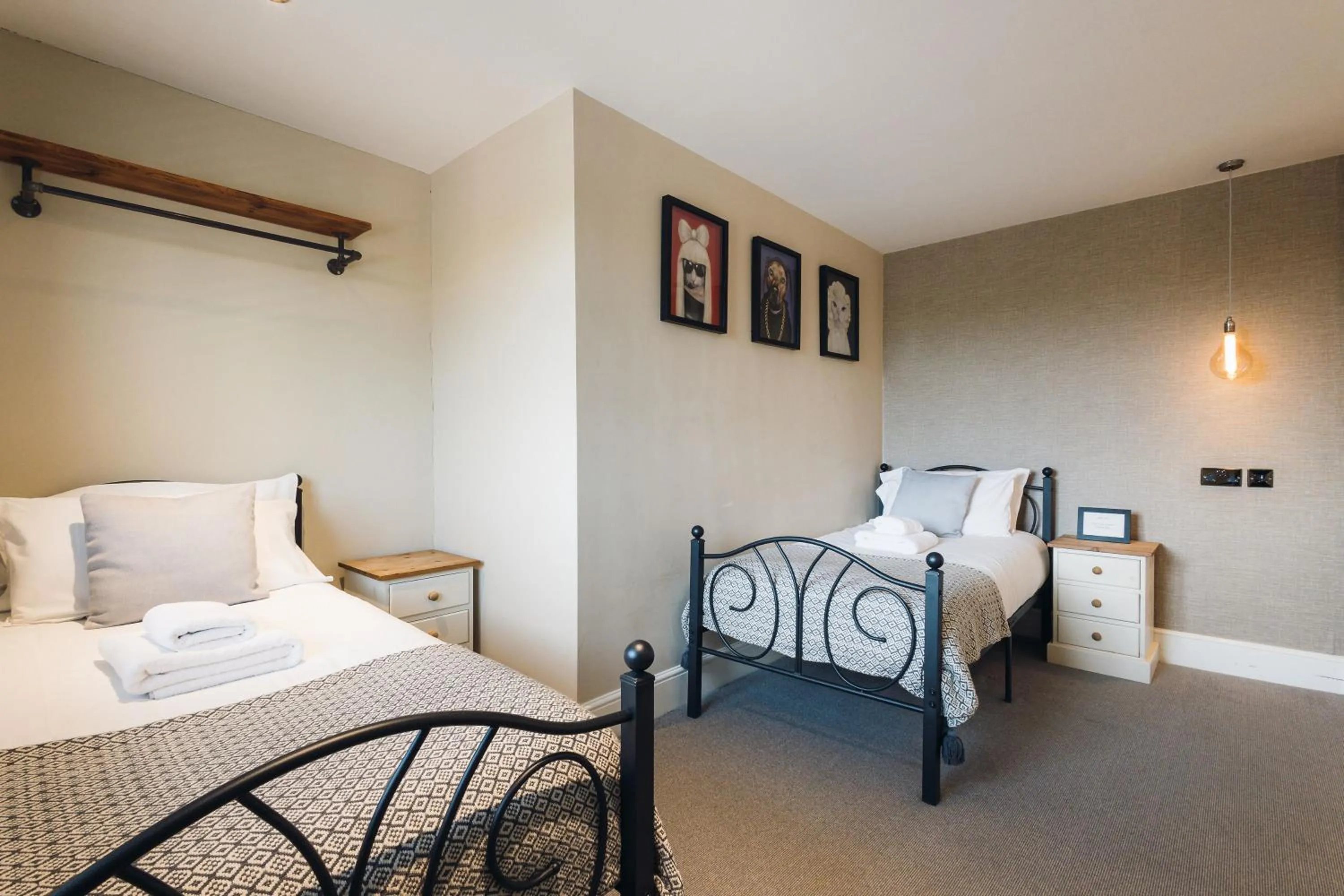 Bedroom, Bed in The Station Restaurant & Bar