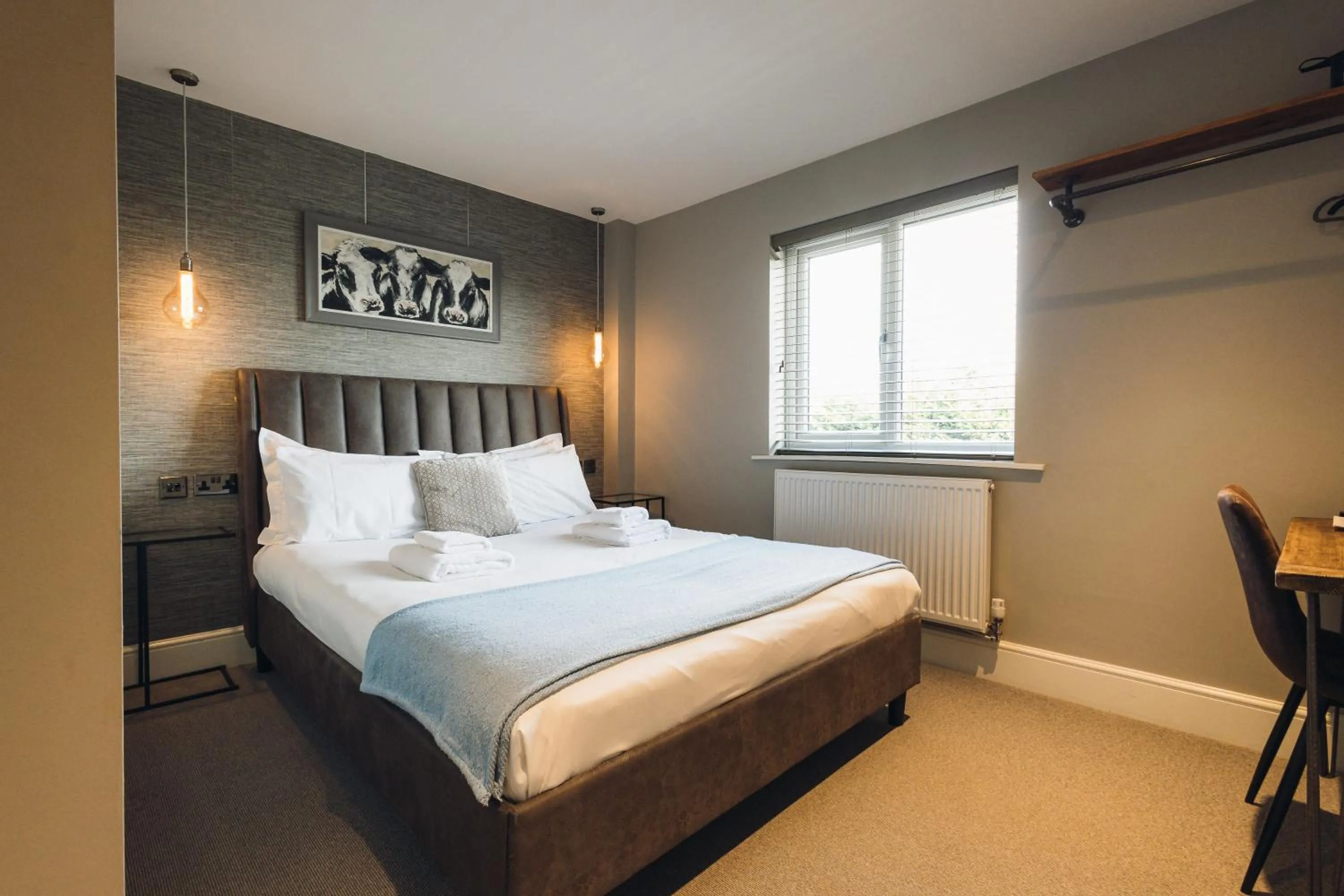 Bedroom, Bed in The Station Restaurant & Bar