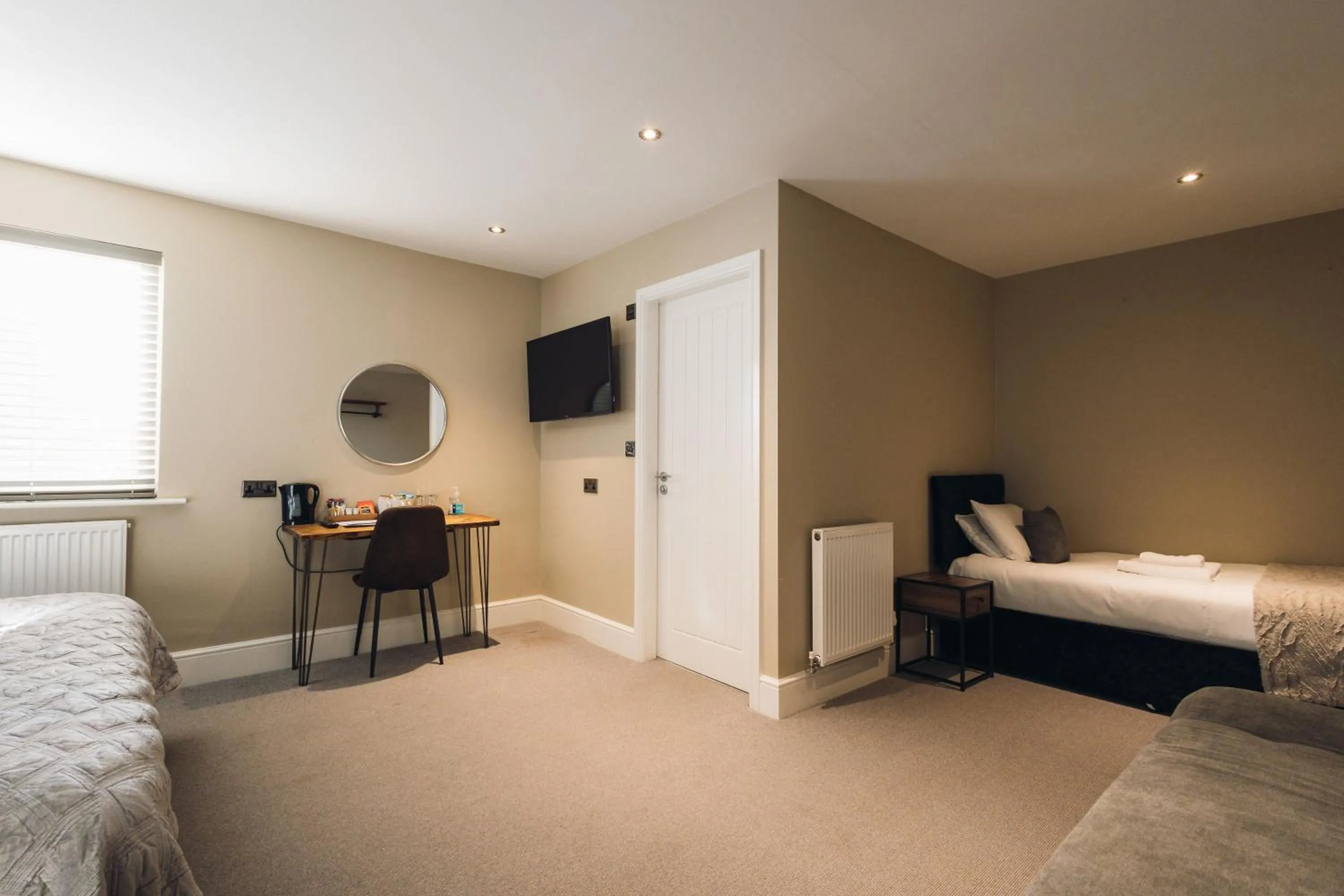 Bedroom, Bed in The Station Restaurant & Bar