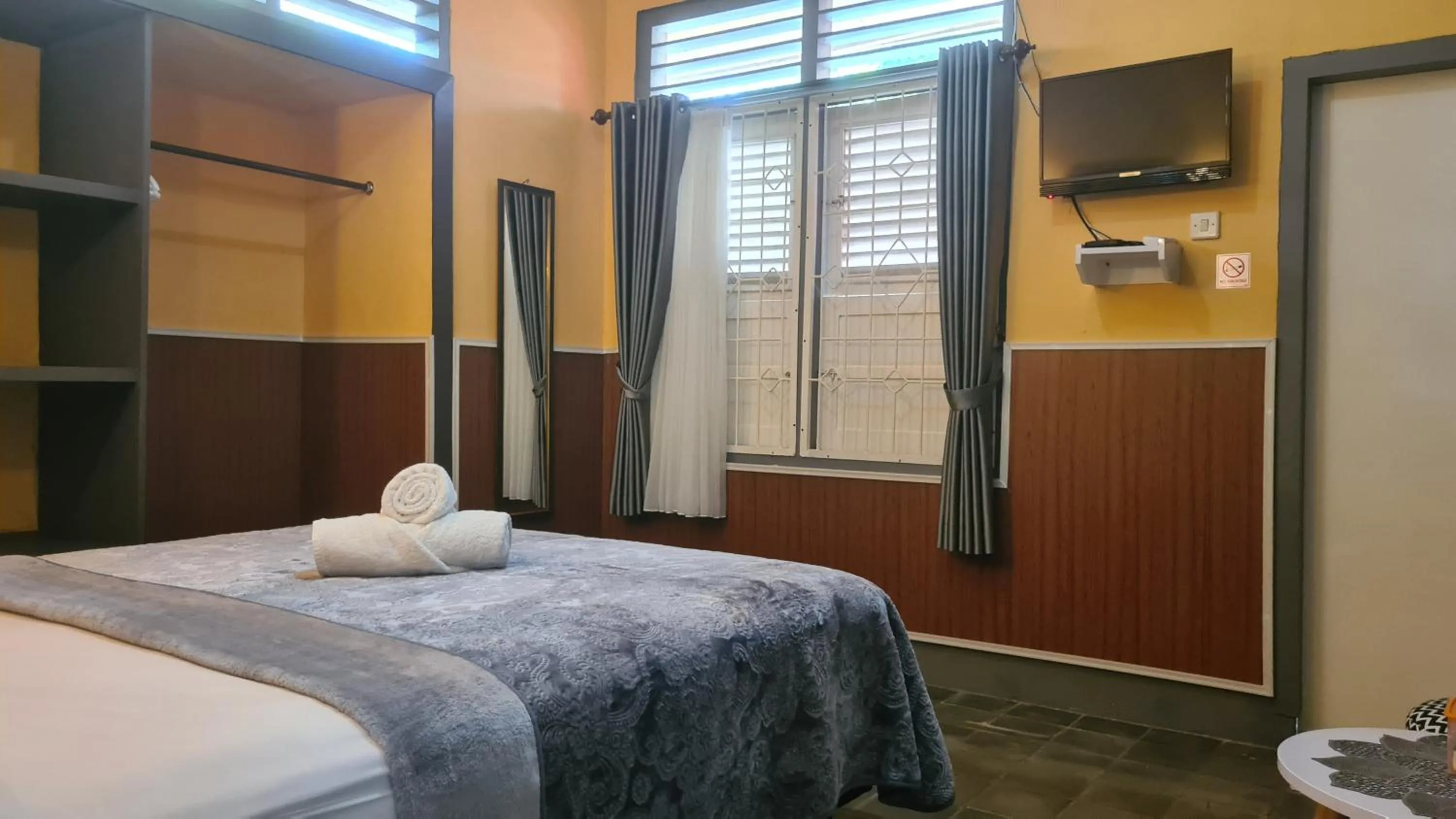 Bedroom, Bed in Dewi Sri Guesthouse