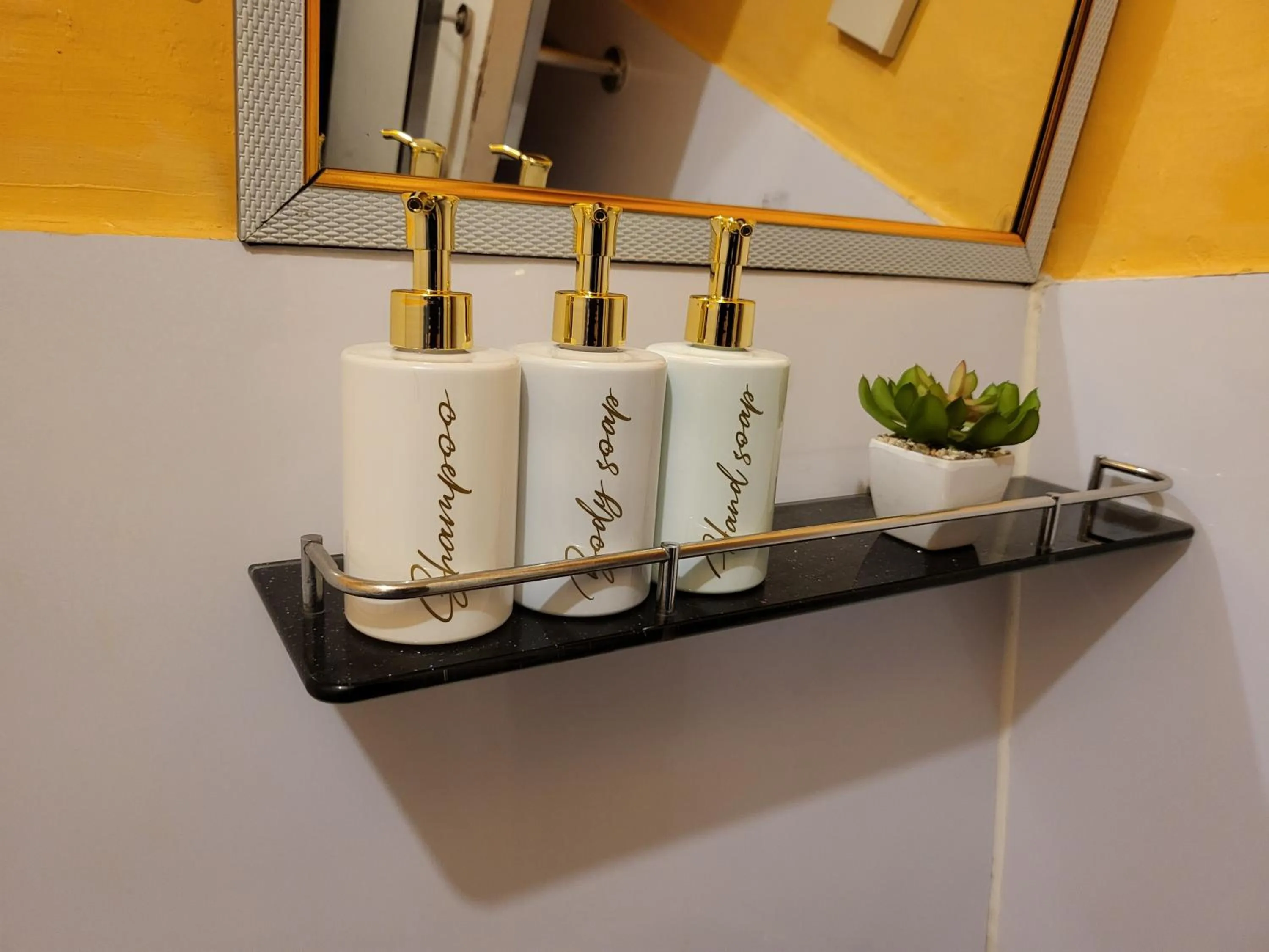 Bathroom in Dewi Sri Guesthouse