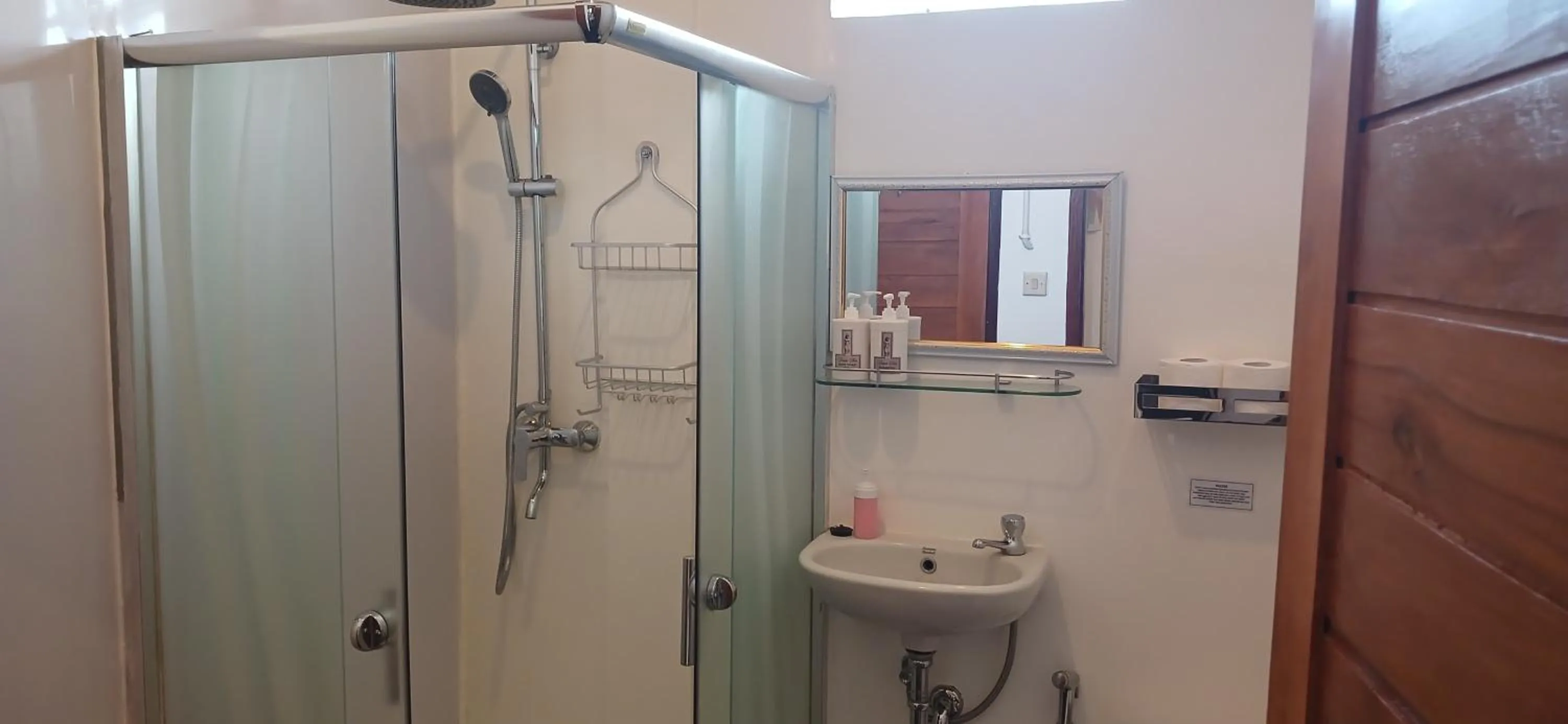 Bathroom in Dewi Sri Guesthouse