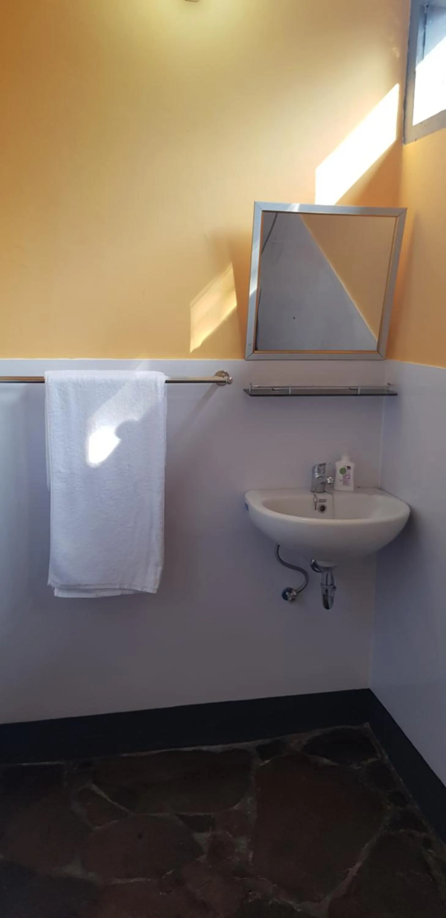 Bathroom in Dewi Sri Guesthouse