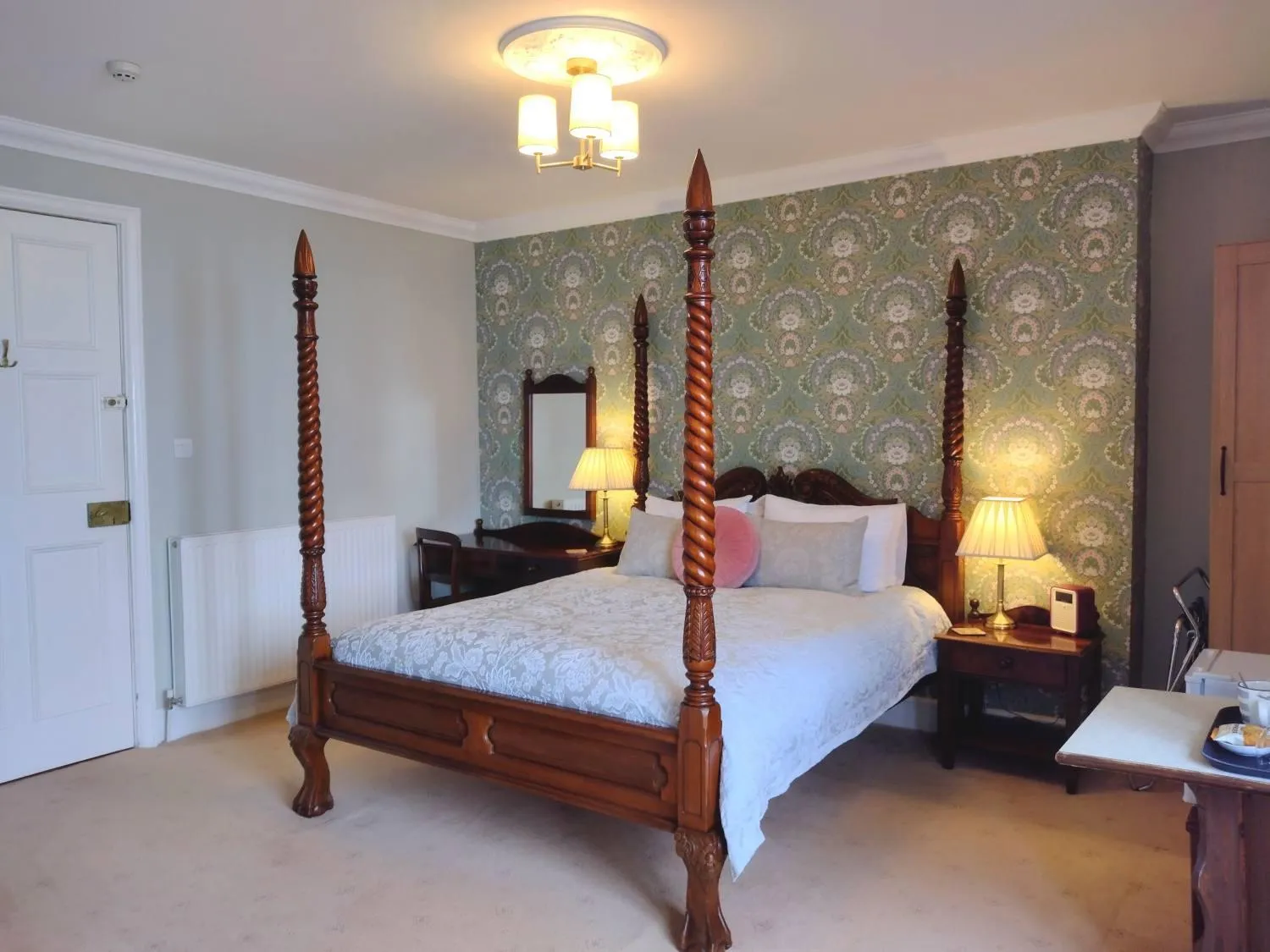 Bed in Chough's Nest Hotel