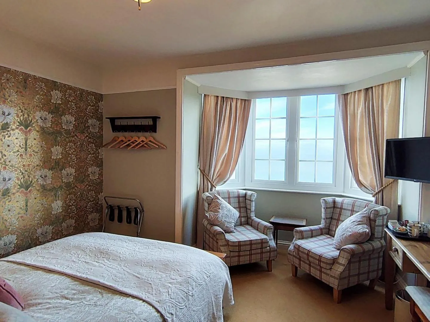 View (from property/room), Bed in Chough's Nest Hotel