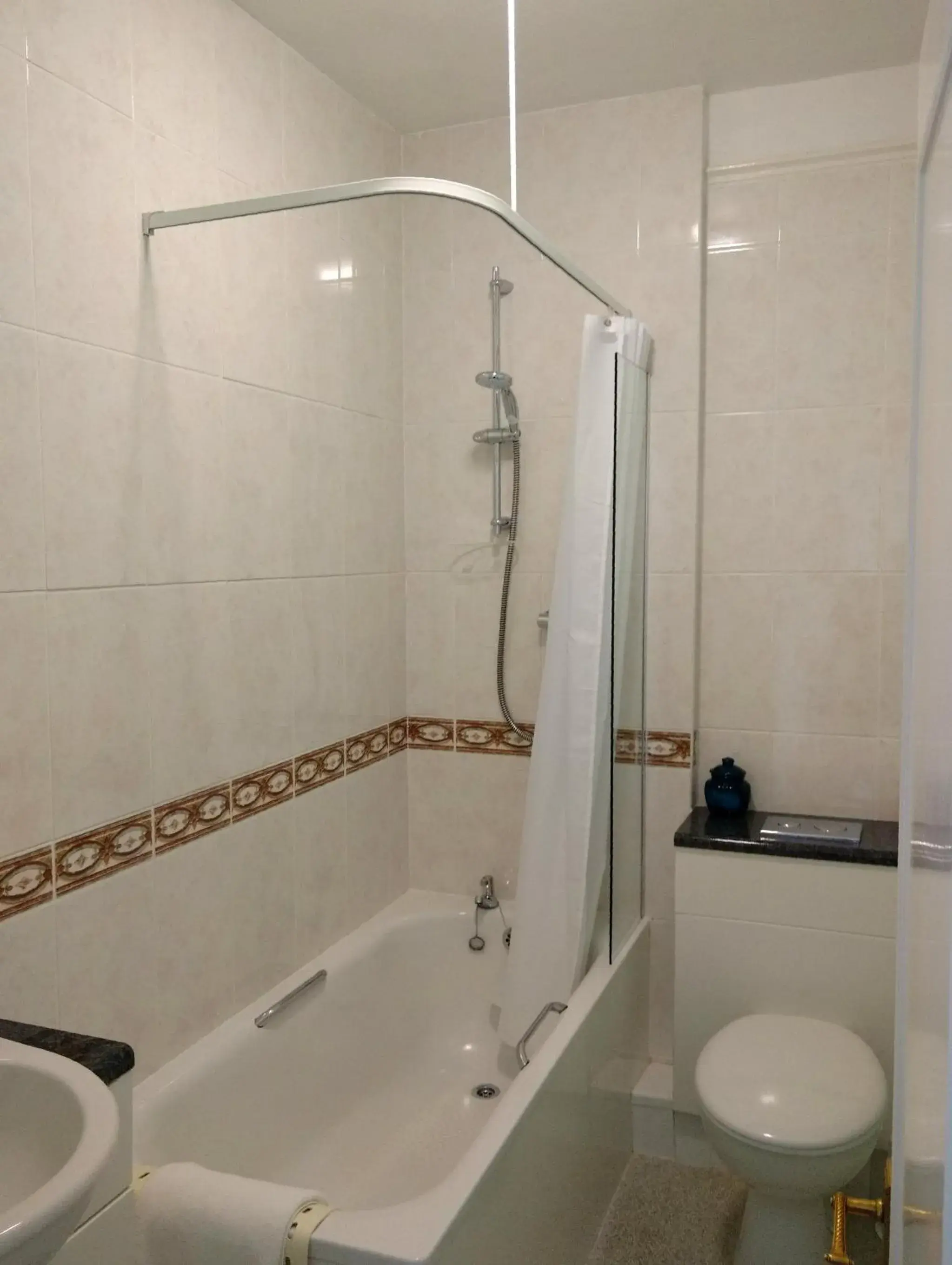 Superior Double Room in Chough's Nest Hotel Superior Double Room in Chough's Nest Hotel