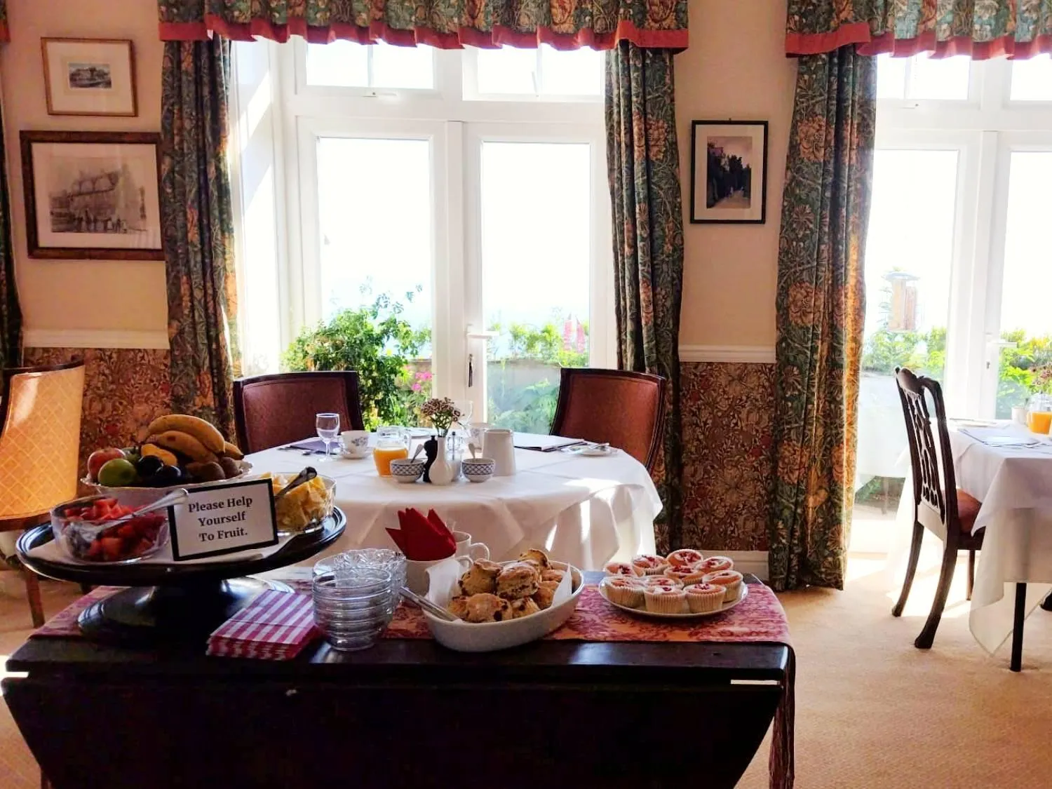 Breakfast in Chough's Nest Hotel