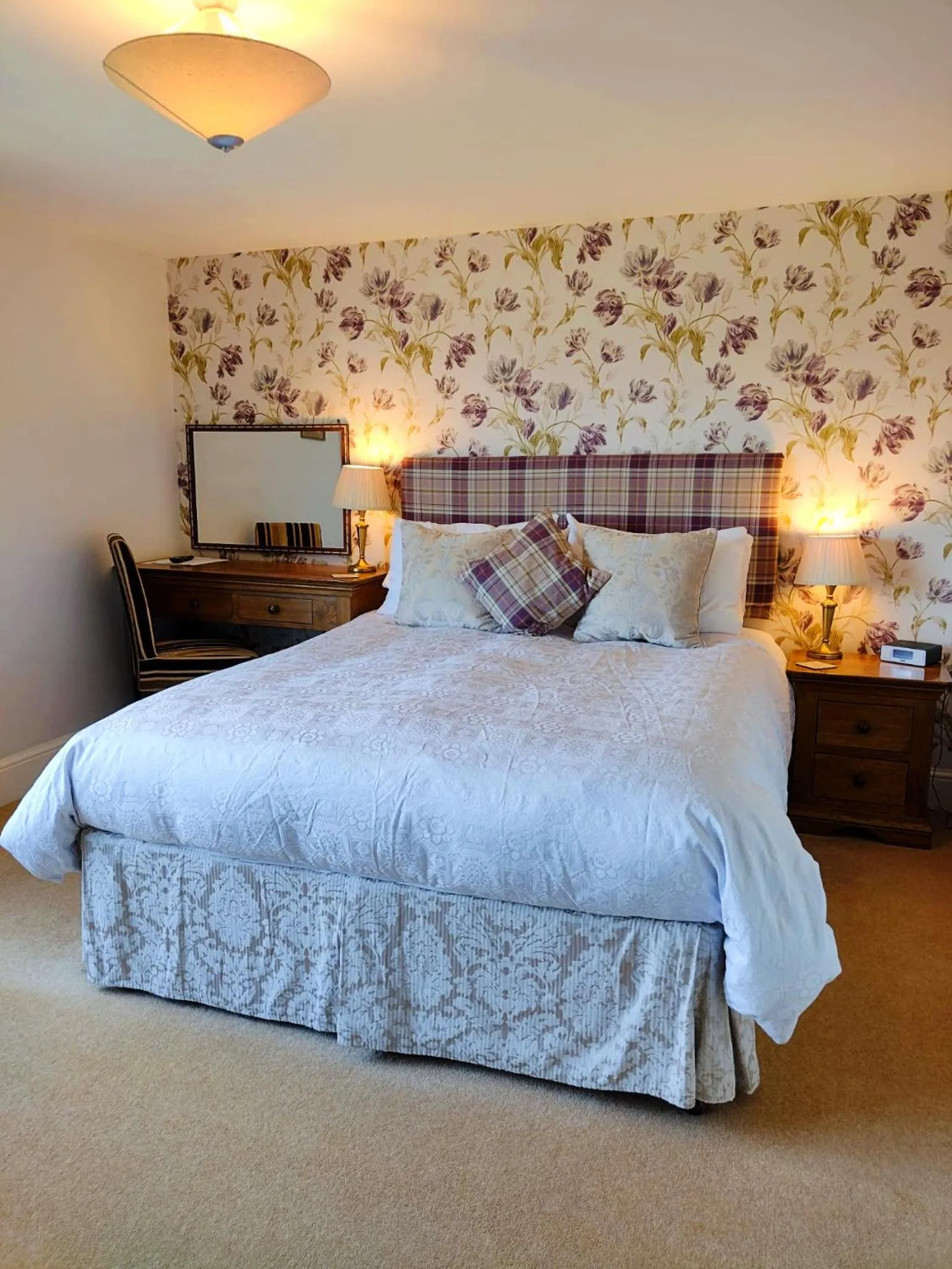 Bed in Chough's Nest Hotel