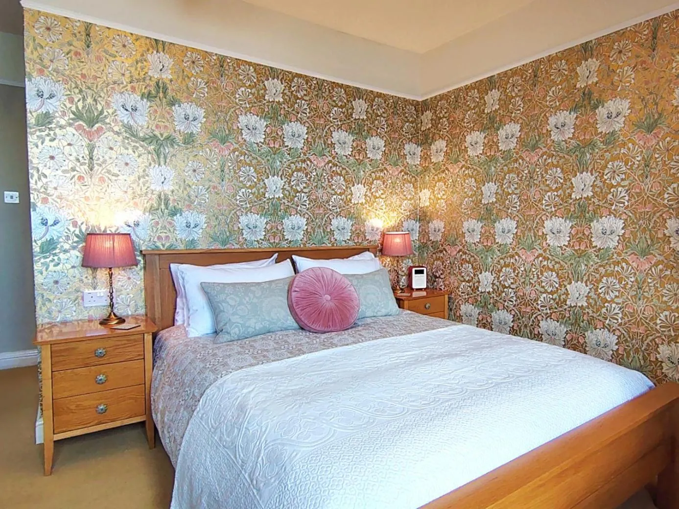 Bed in Chough's Nest Hotel