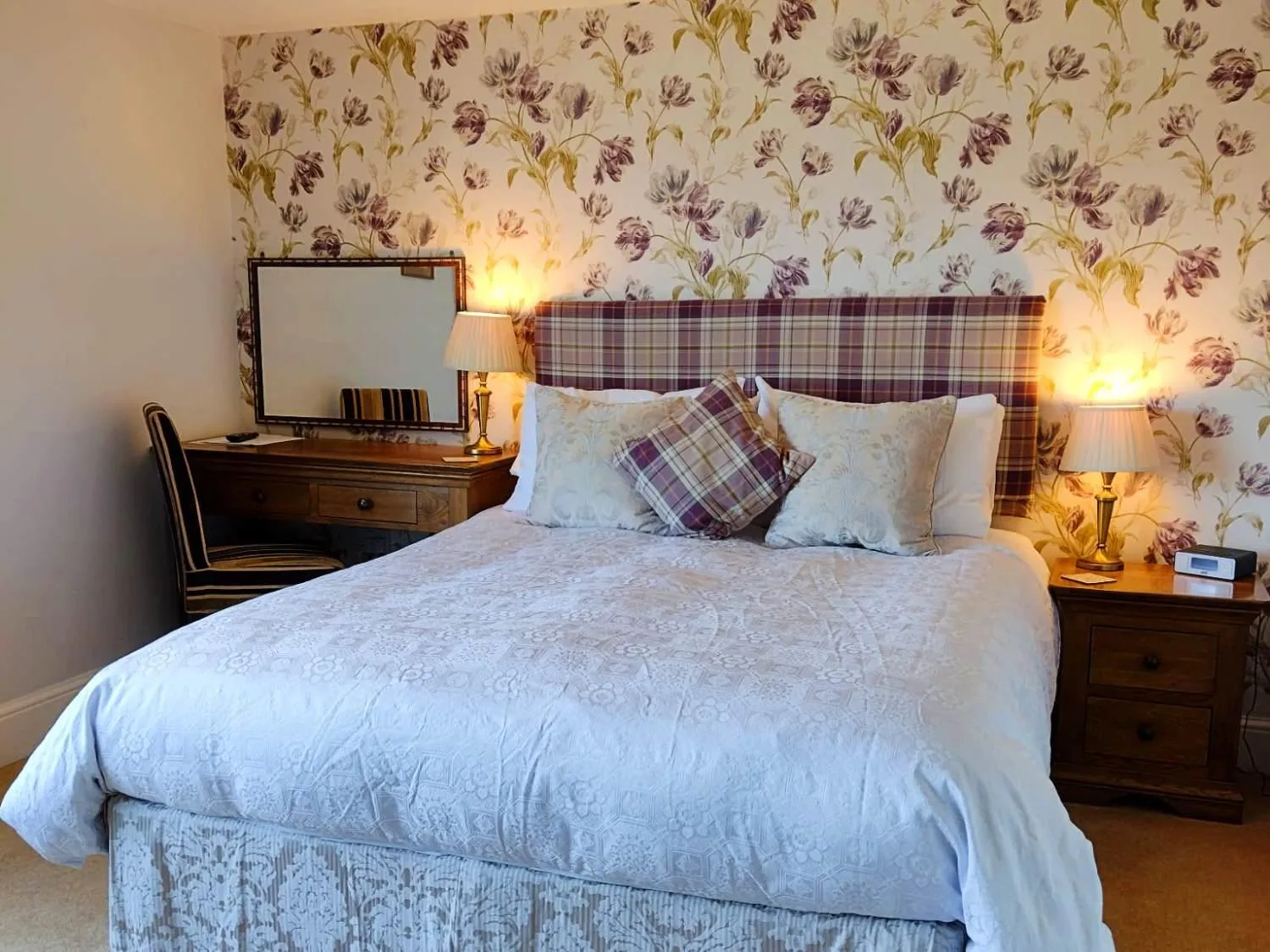 Bed in Chough's Nest Hotel