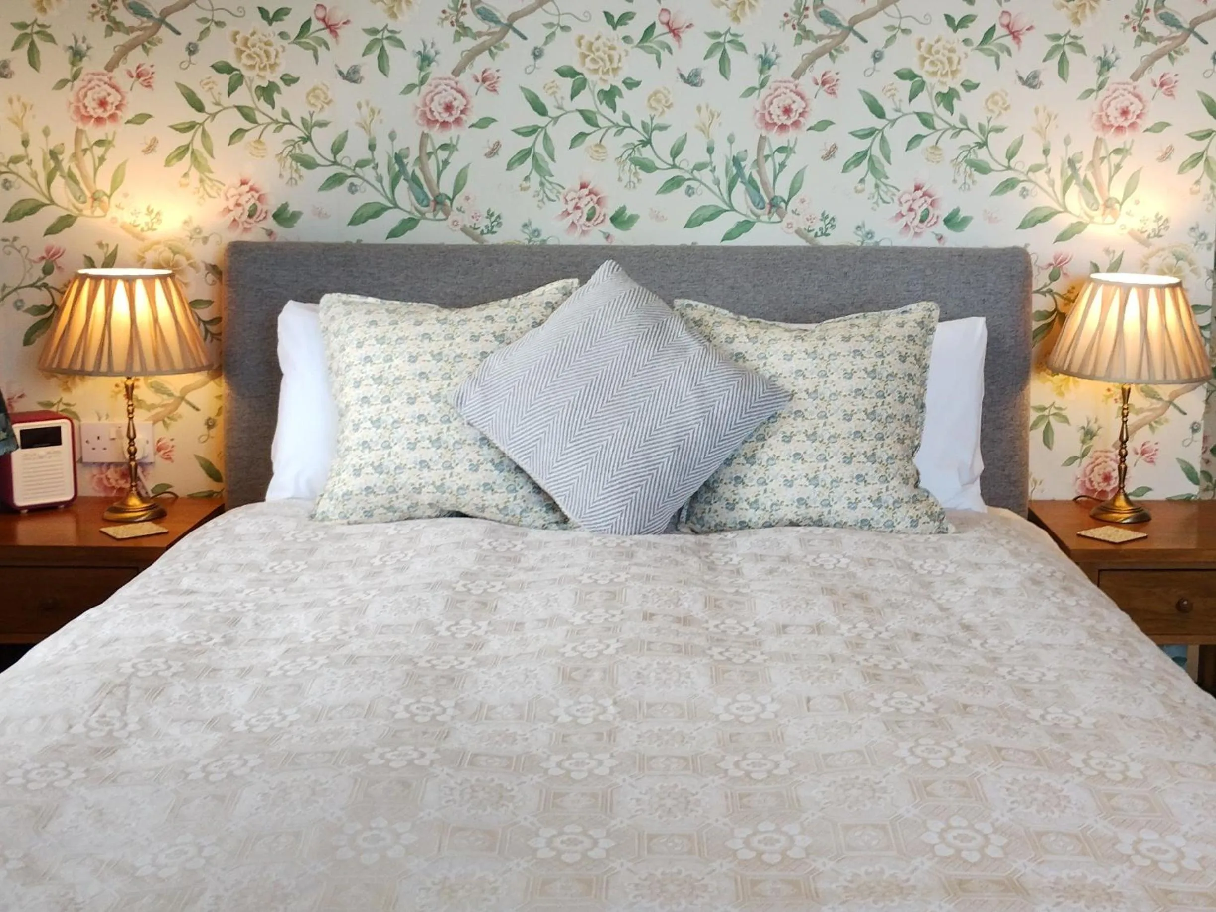 Bed in Chough's Nest Hotel