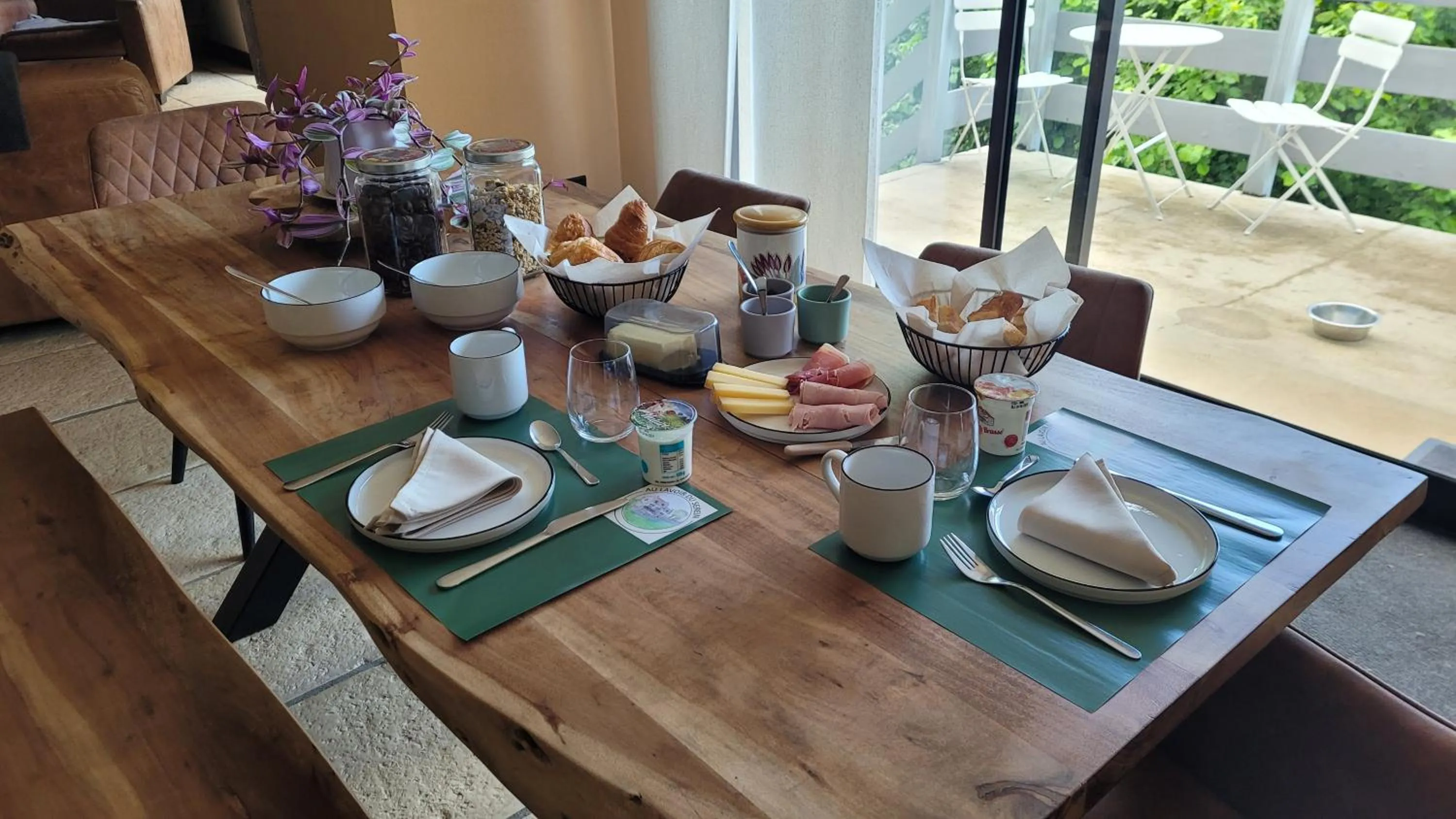 Breakfast in Au Lavoir du Serein "Les Lavandières"