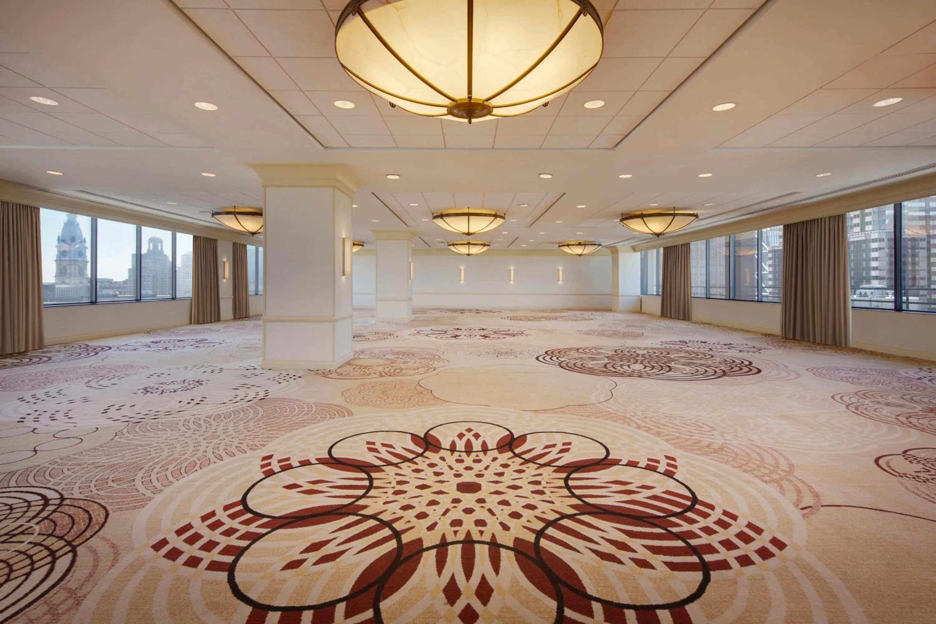 Meeting/conference room, Bed in Sheraton Philadelphia Downtown