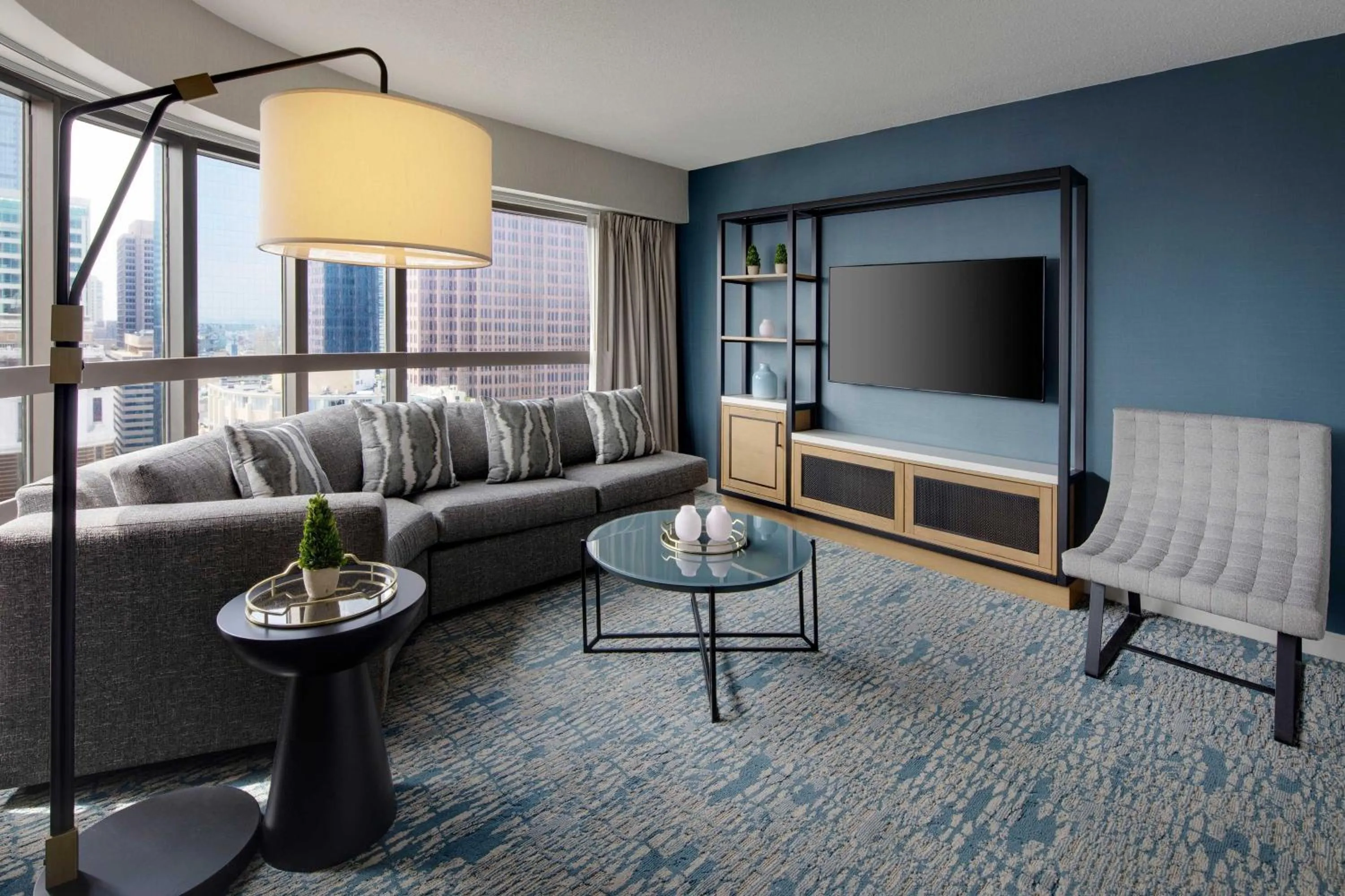 Living room in Sheraton Philadelphia Downtown