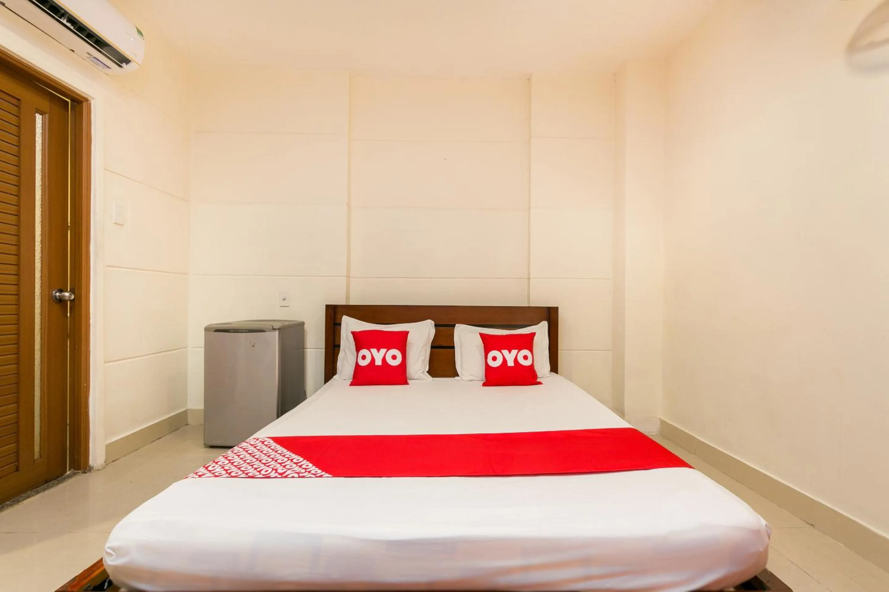 Photo of the whole room, Bed in Hoa My Hotel