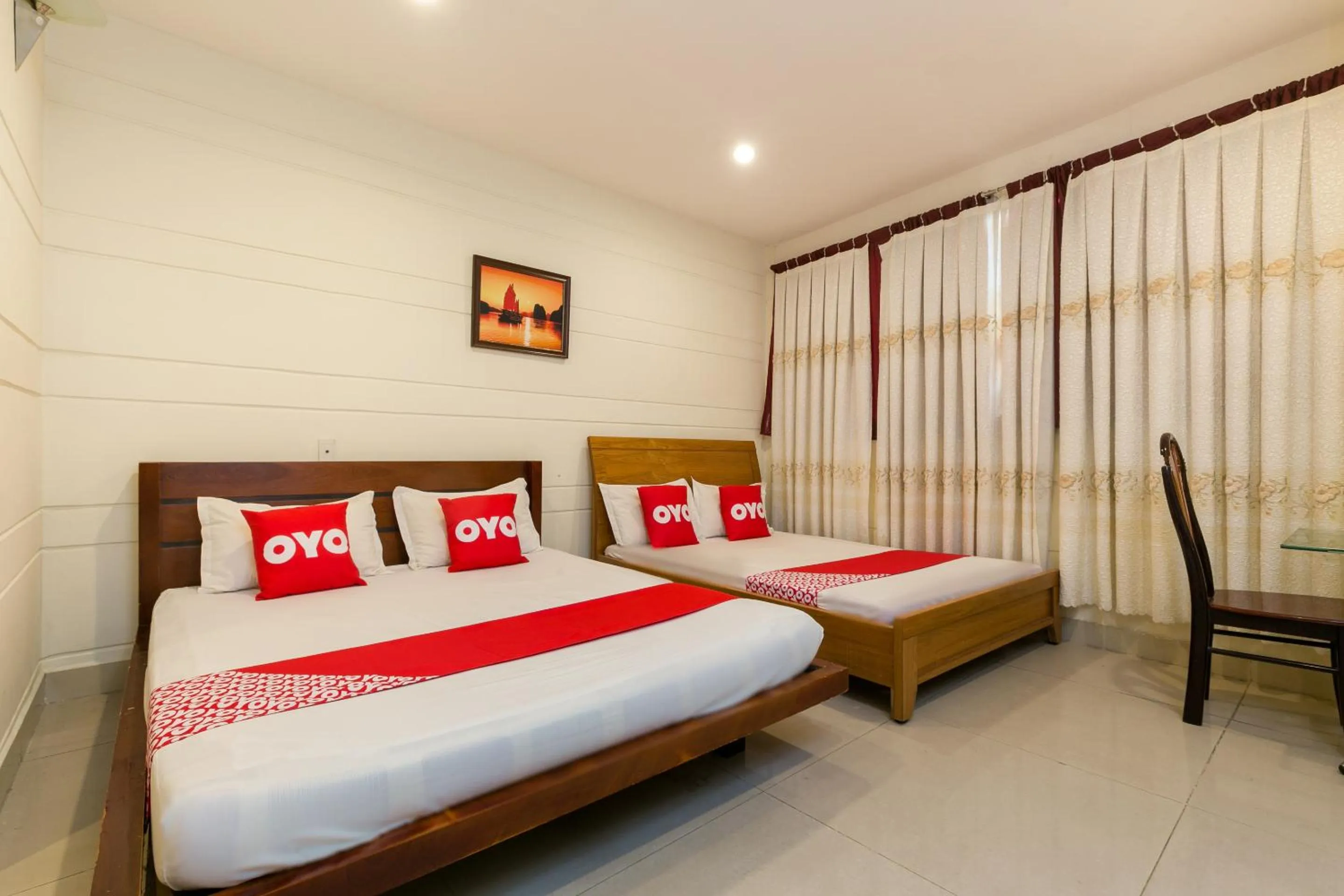 Photo of the whole room, Bed in Hoa My Hotel