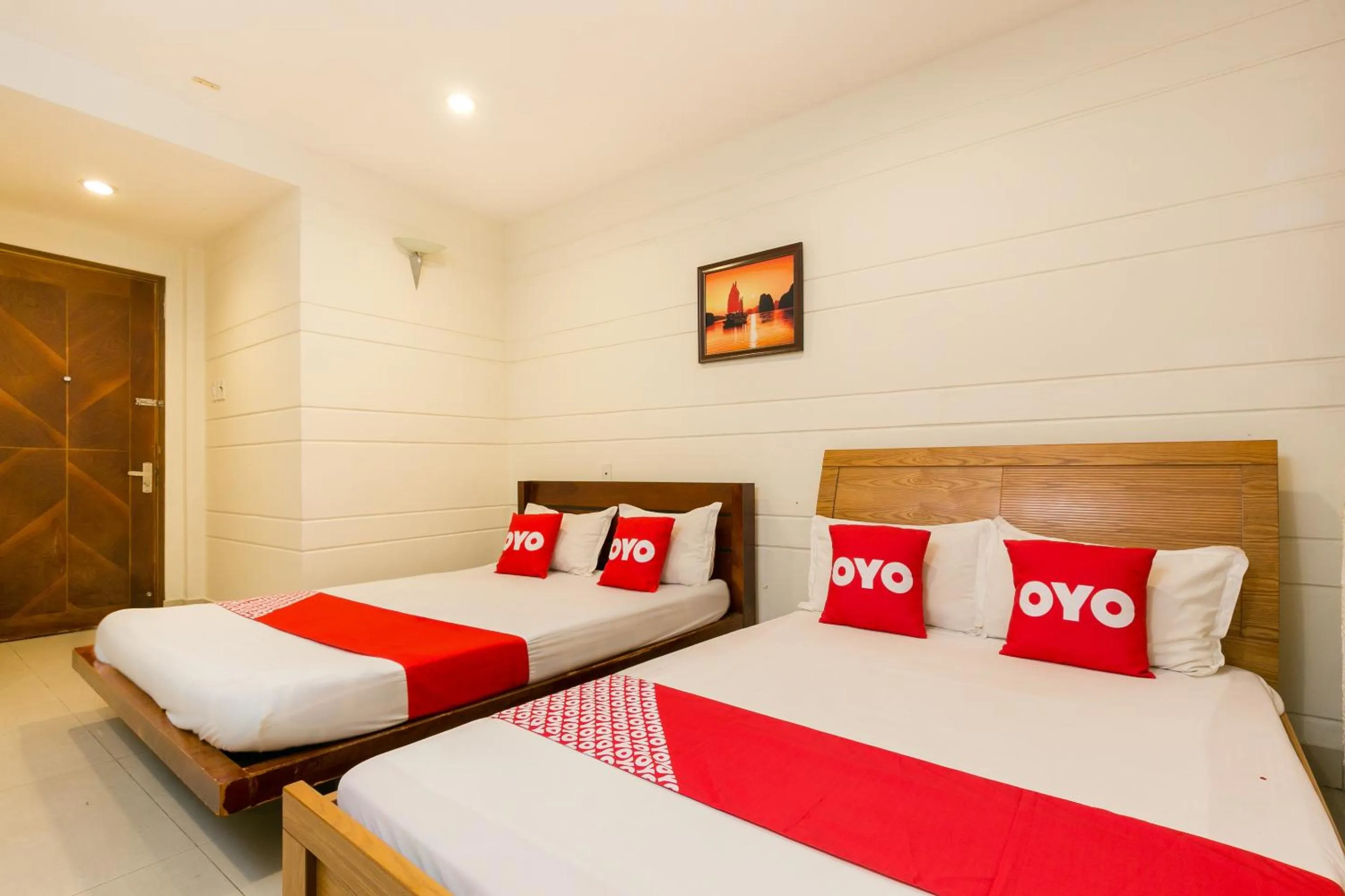 Photo of the whole room, Bed in Hoa My Hotel