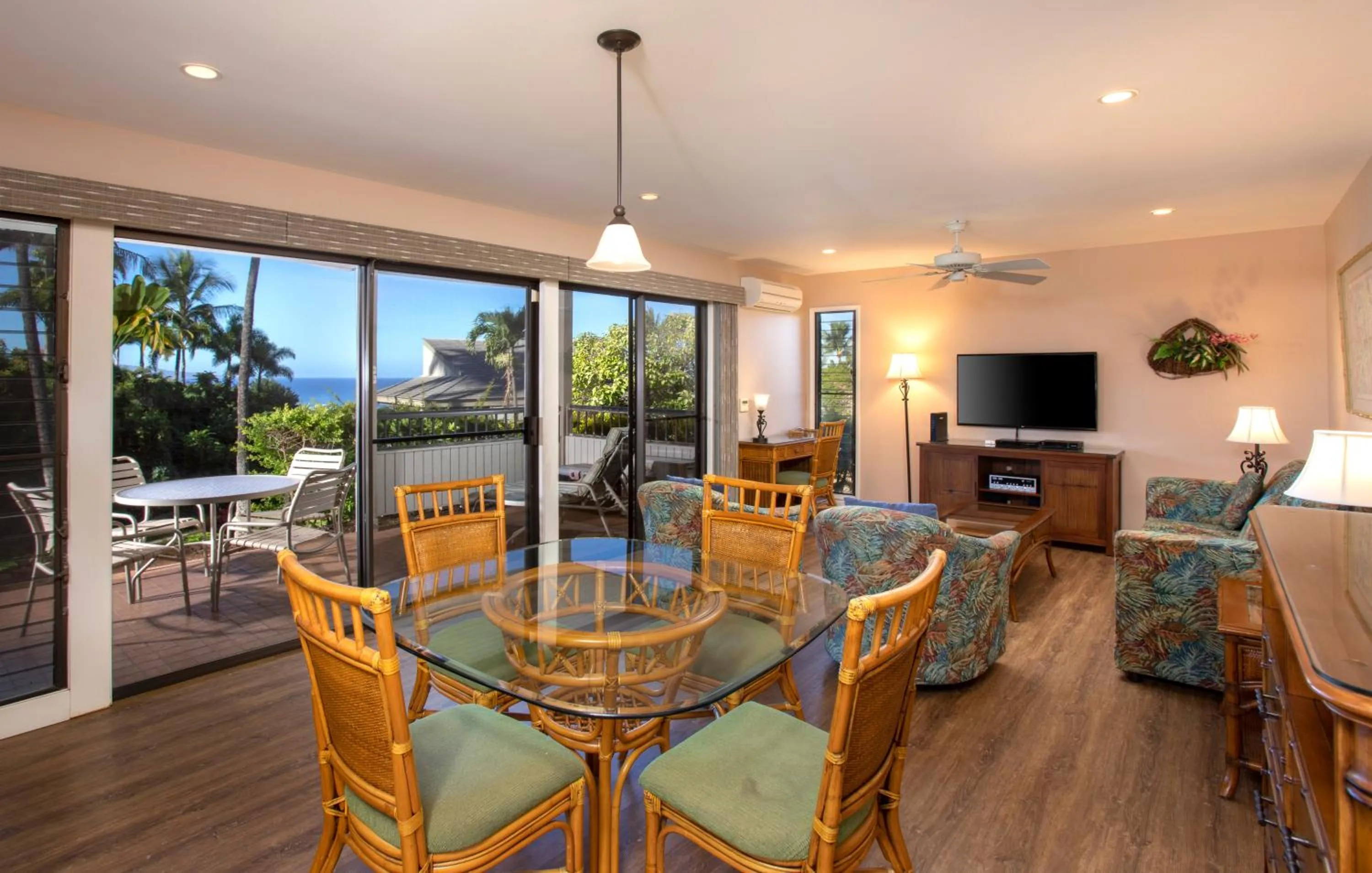 Dining Area in Wailea Ekolu Village - CoralTree Residence Collection