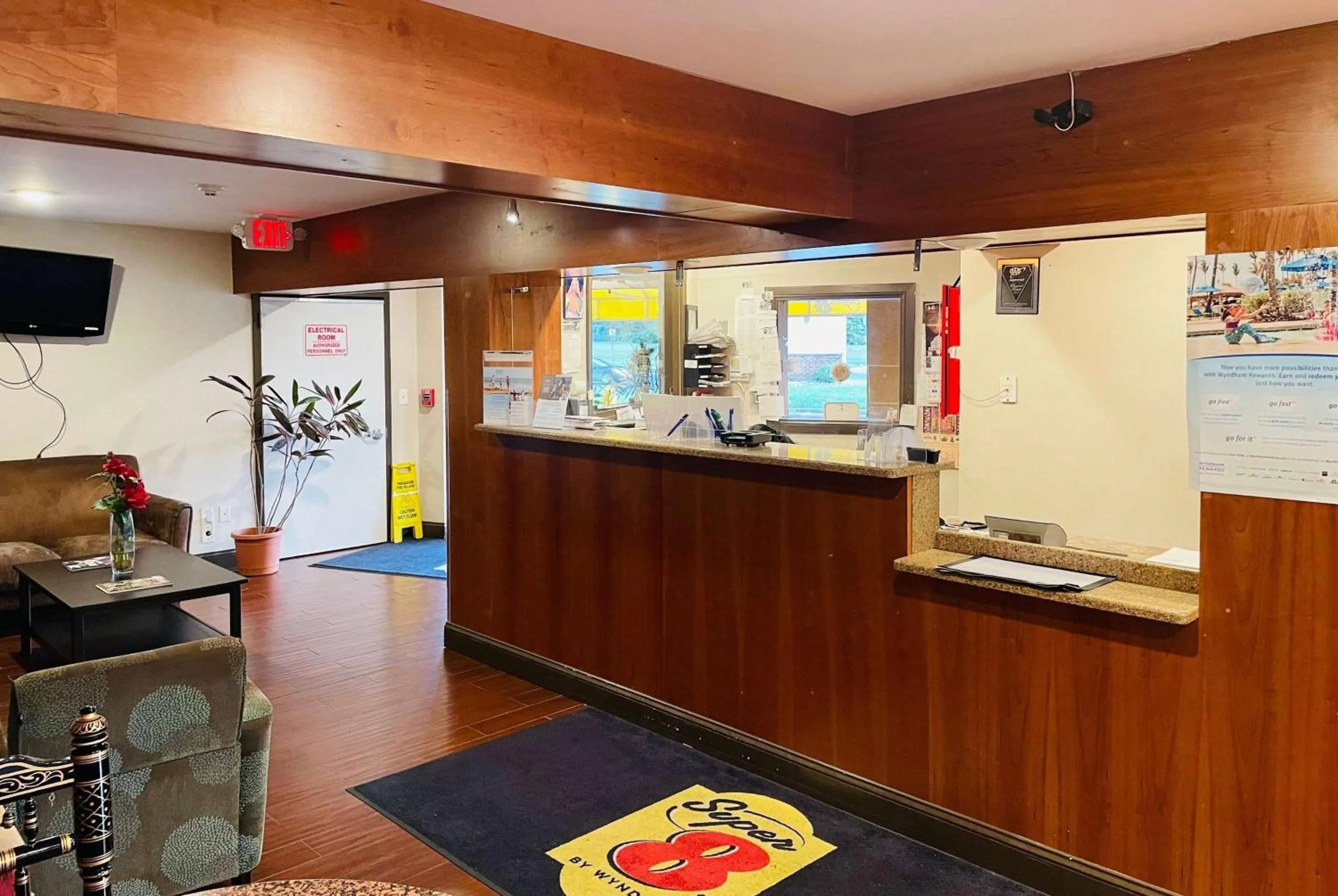 Lobby or reception in Super 8 by Wyndham Gloucester