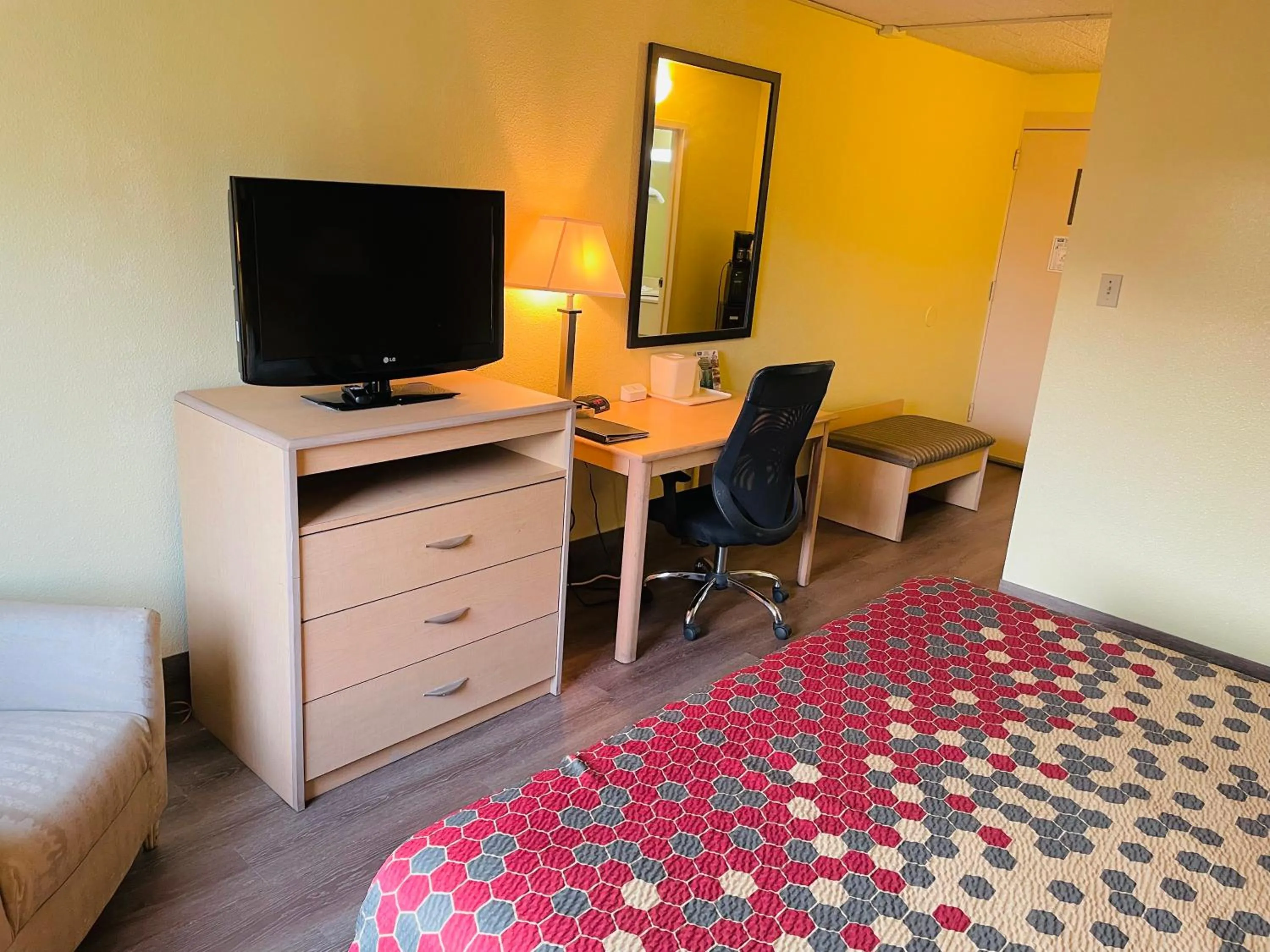 Bed in Super 8 by Wyndham Gloucester