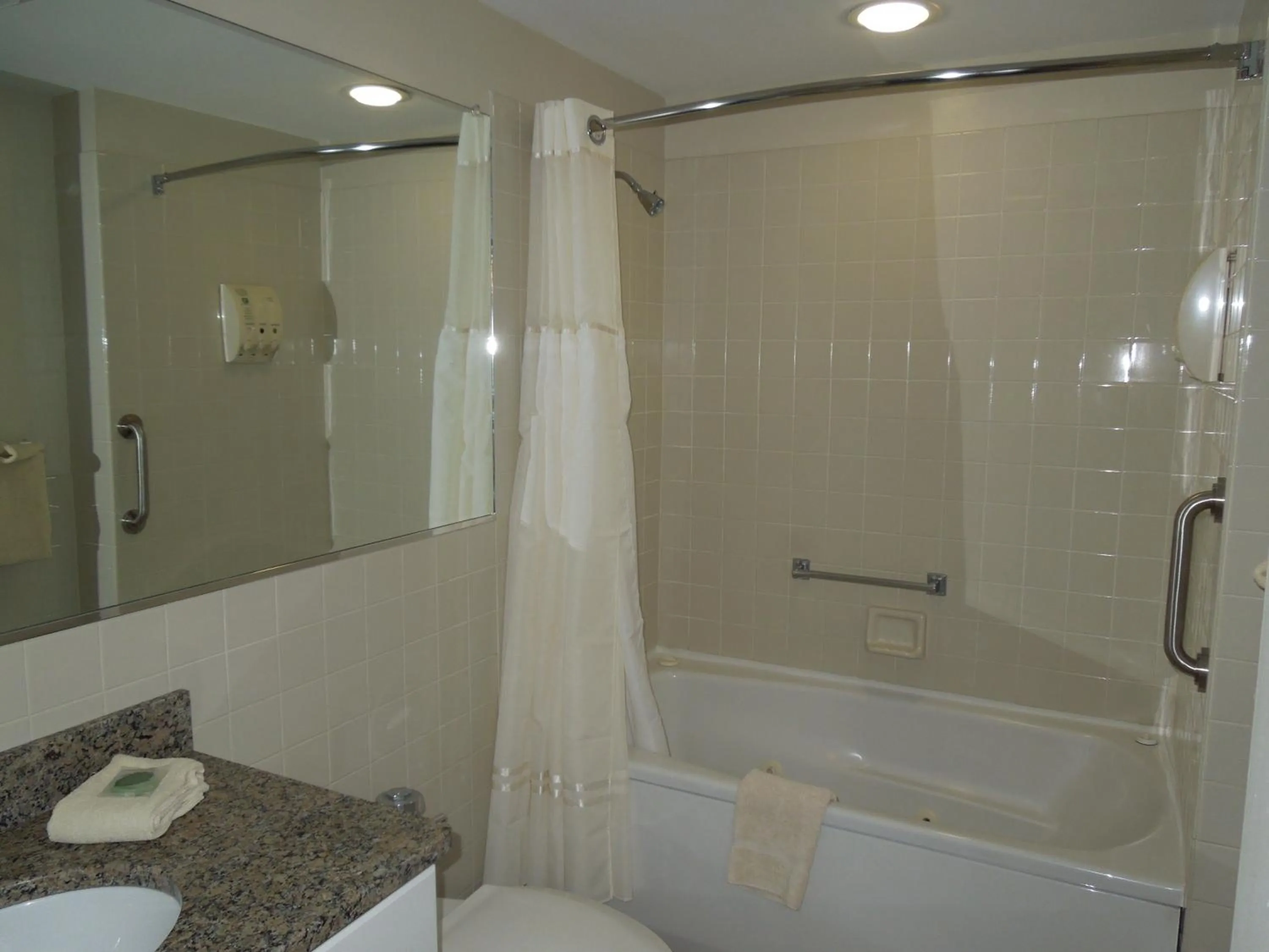Bathroom in Eastern Slope Inn Resort