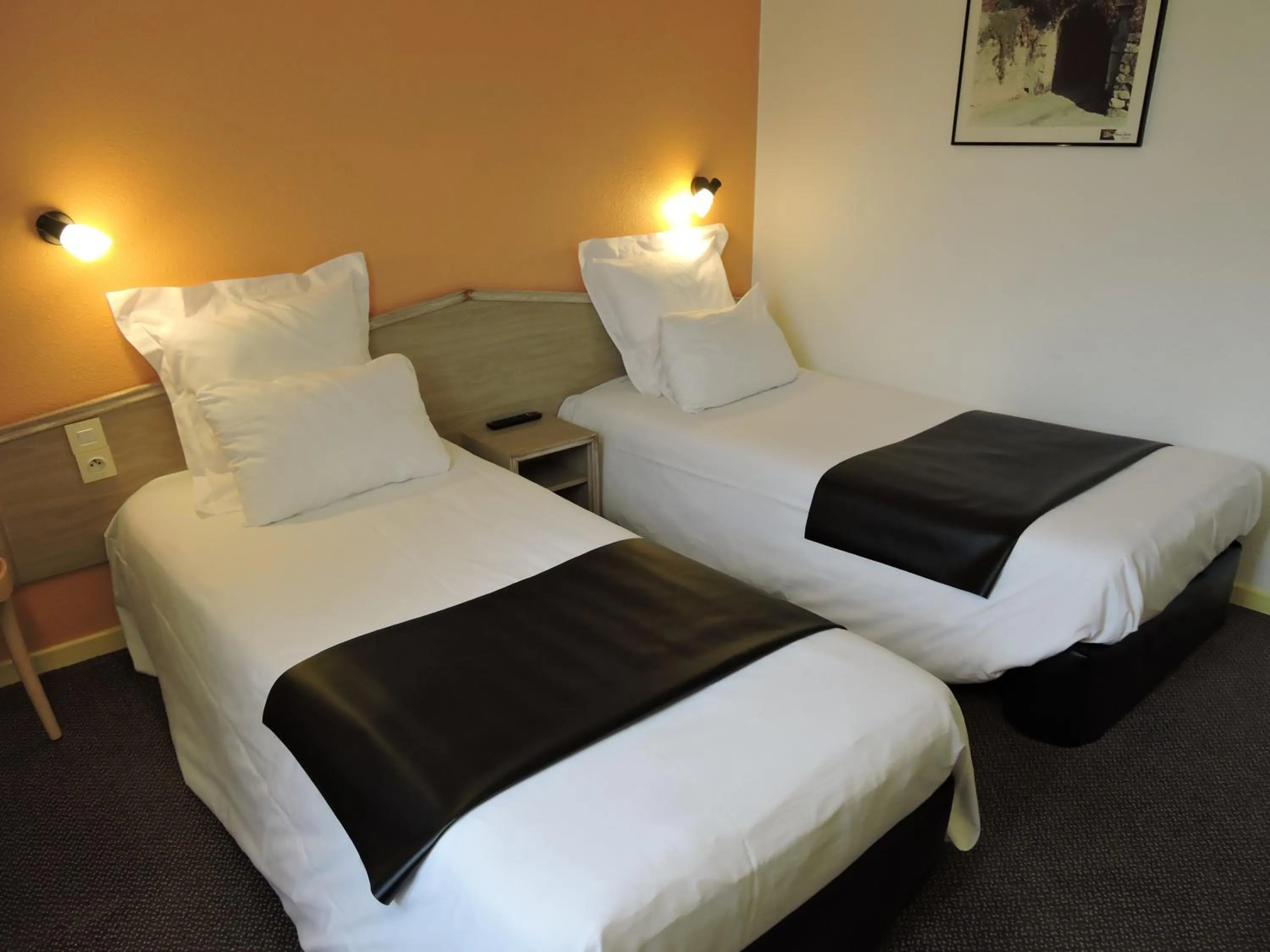 Bedroom, Bed in Hotel le Foron