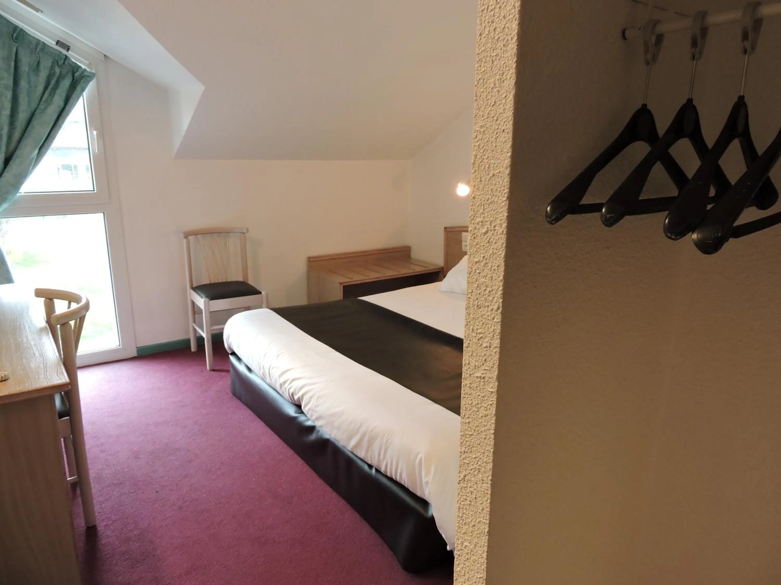 Bedroom, Bed in Hotel le Foron