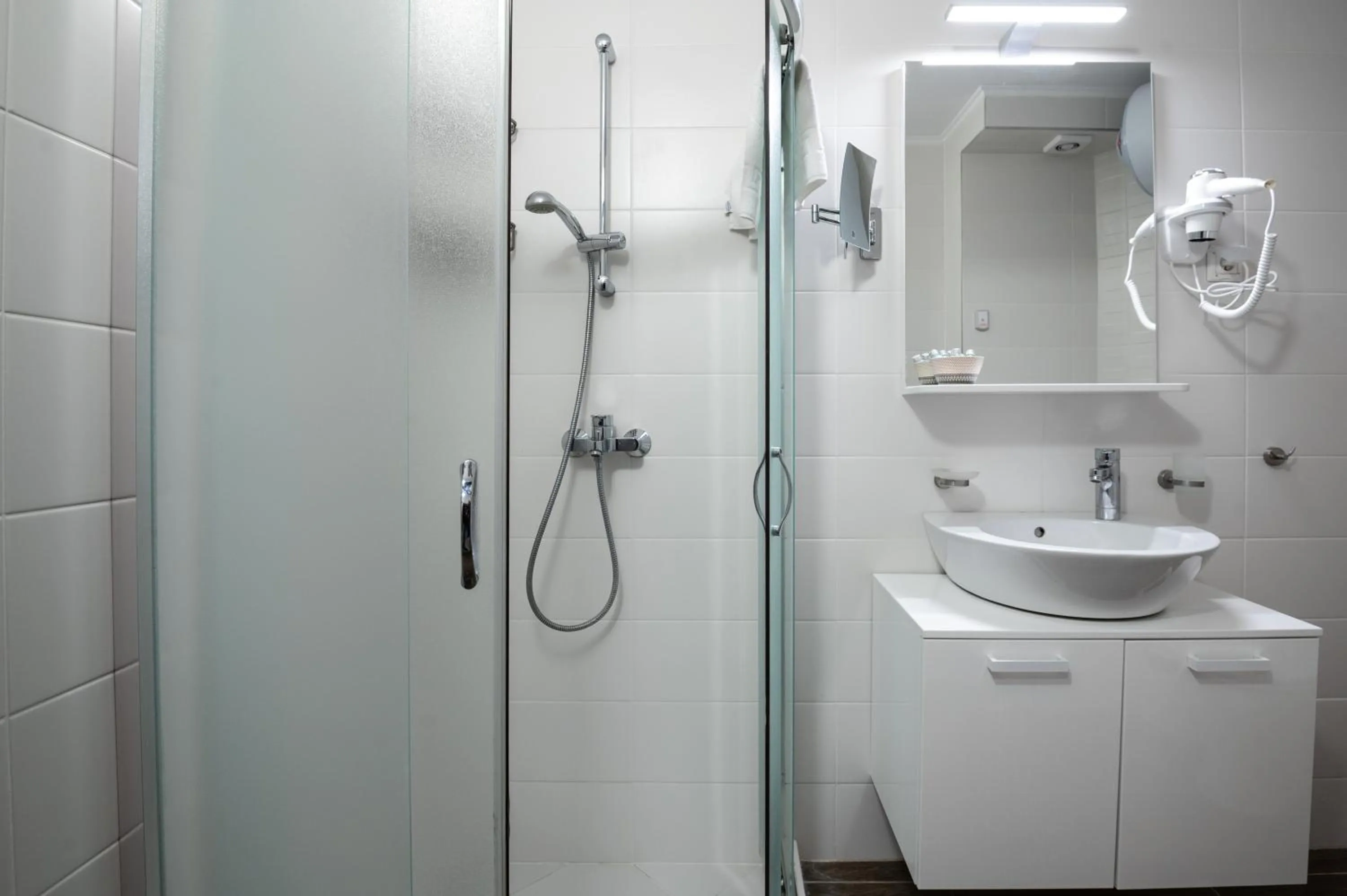 Shower in Hotel Samara with Relax area