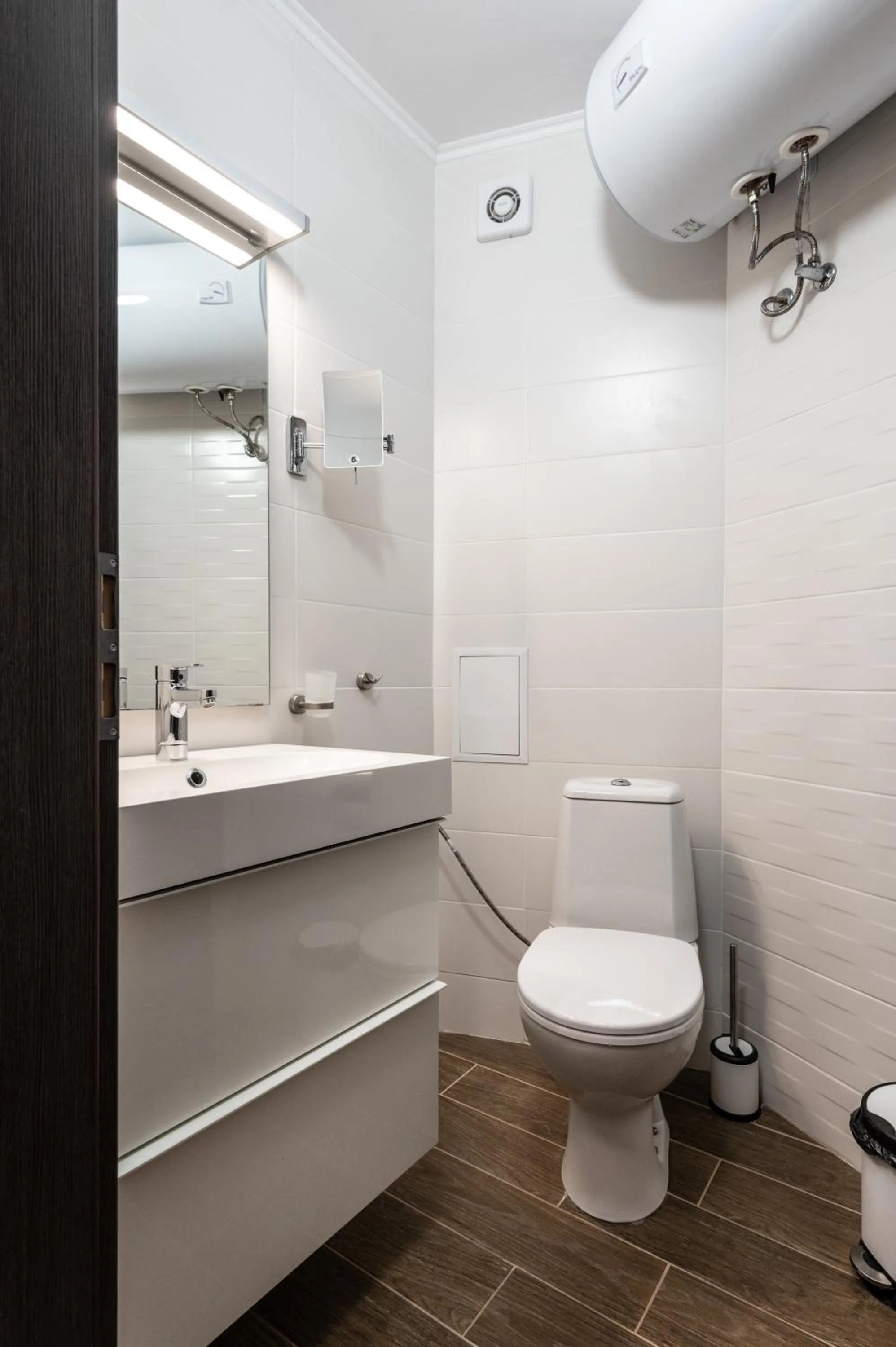 Toilet in Hotel Samara with Relax area