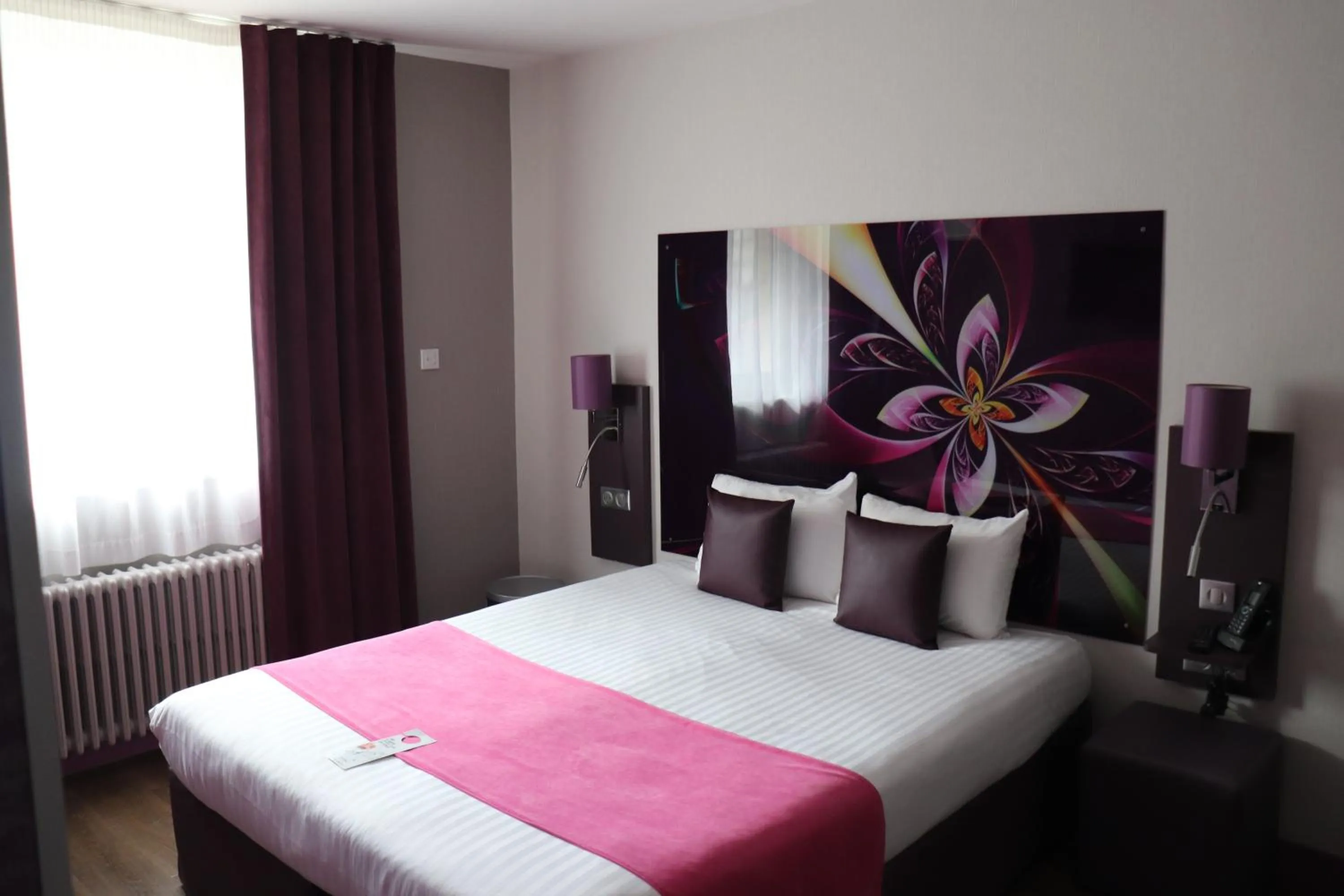 Bed in The Originals City - Hôtel Saint-Martial, Limoges Centre