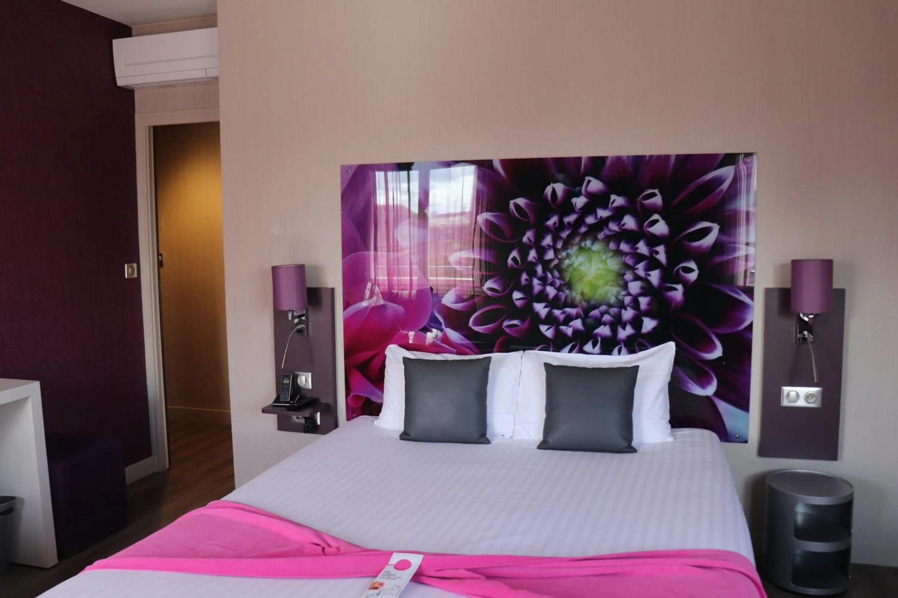 Bed in The Originals City - Hôtel Saint-Martial, Limoges Centre